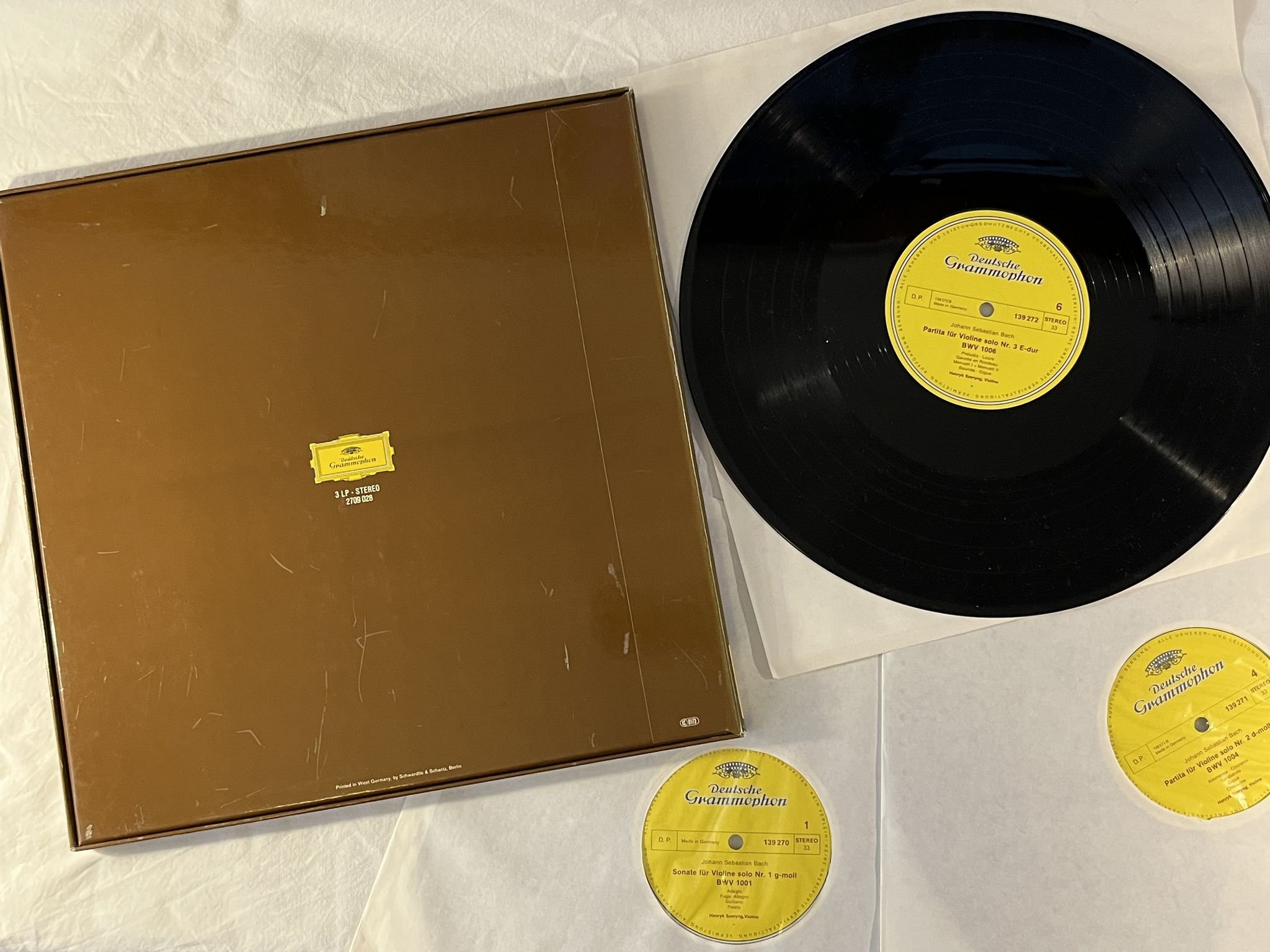 Omslagsbild för skivan HENRYK SZERYNG Bach: 6 sonatas & partitas for solo violin 3xLP -73 Ger DGG