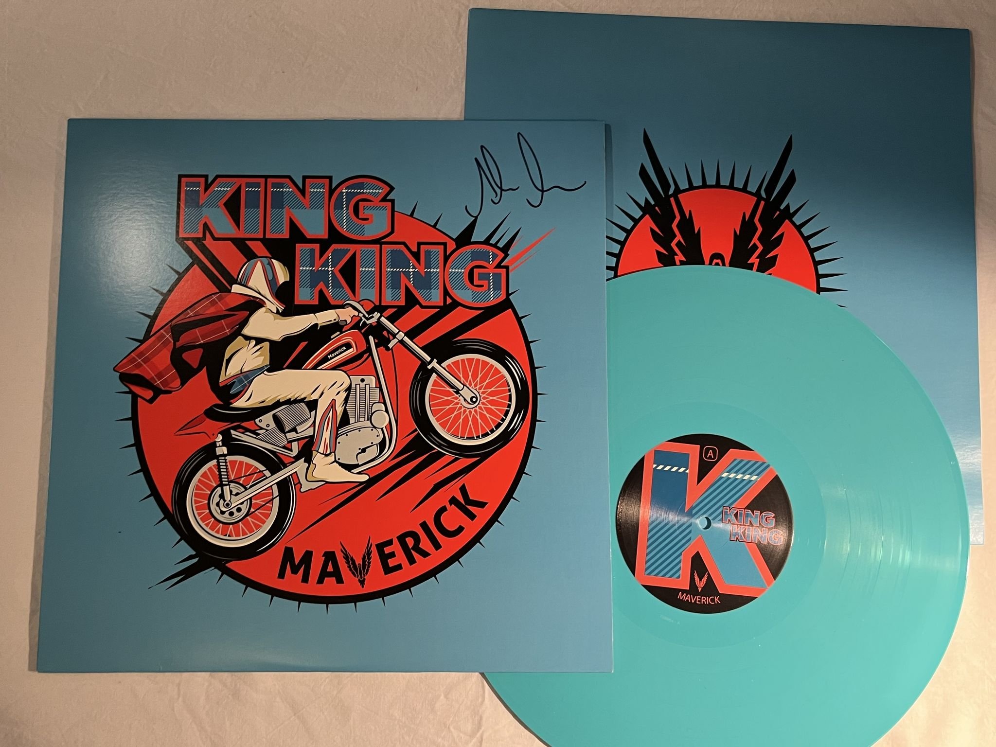 Omslagsbild för skivan KING KING Maverick LP 2020 UK channel 9 music CHAN9005 *** Signed cover ***
