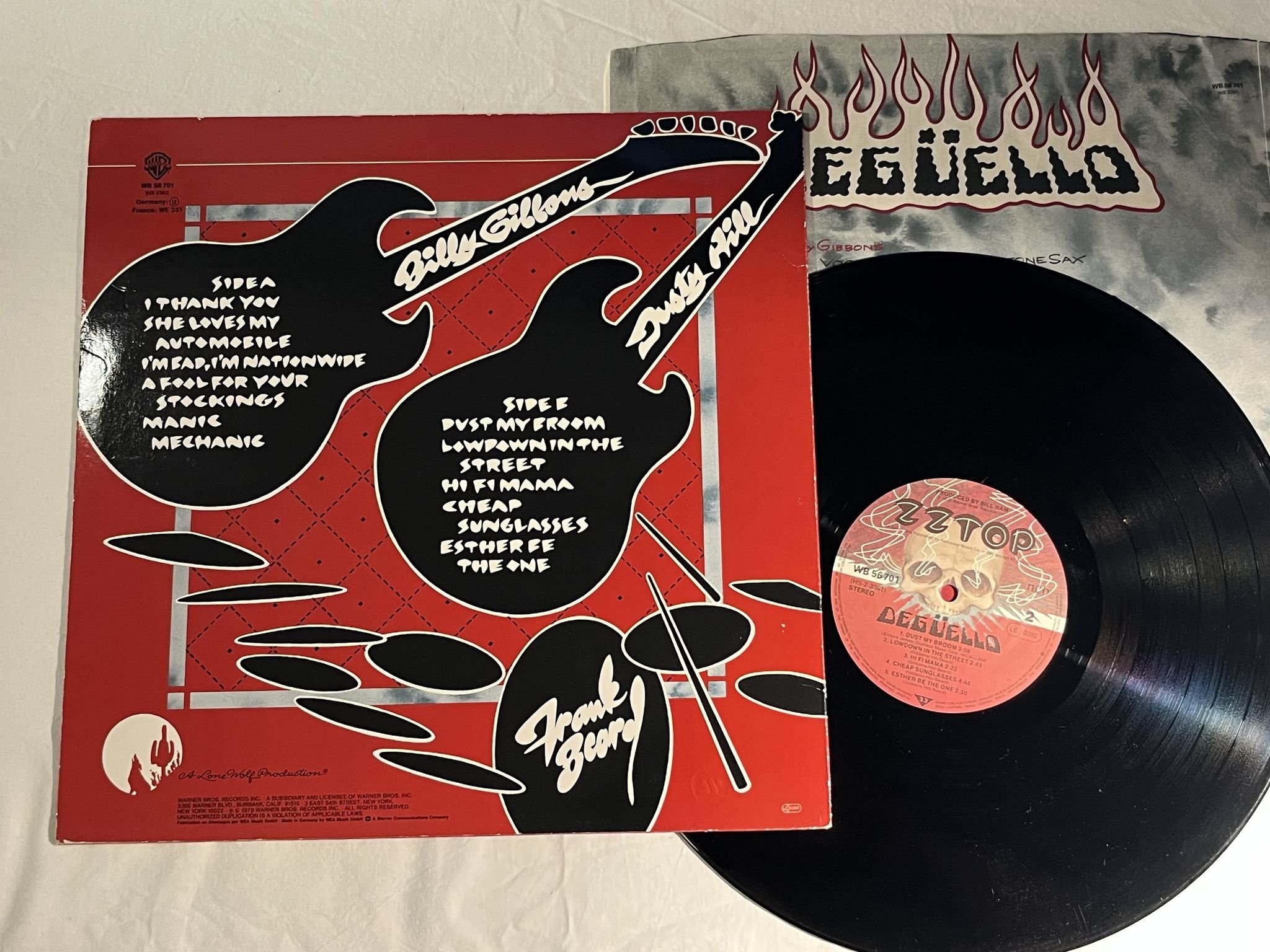 Omslagsbild för skivan ZZ TOP deguello LP -79 ncb WARNER WB 56701 *** SIGNED COVER ***