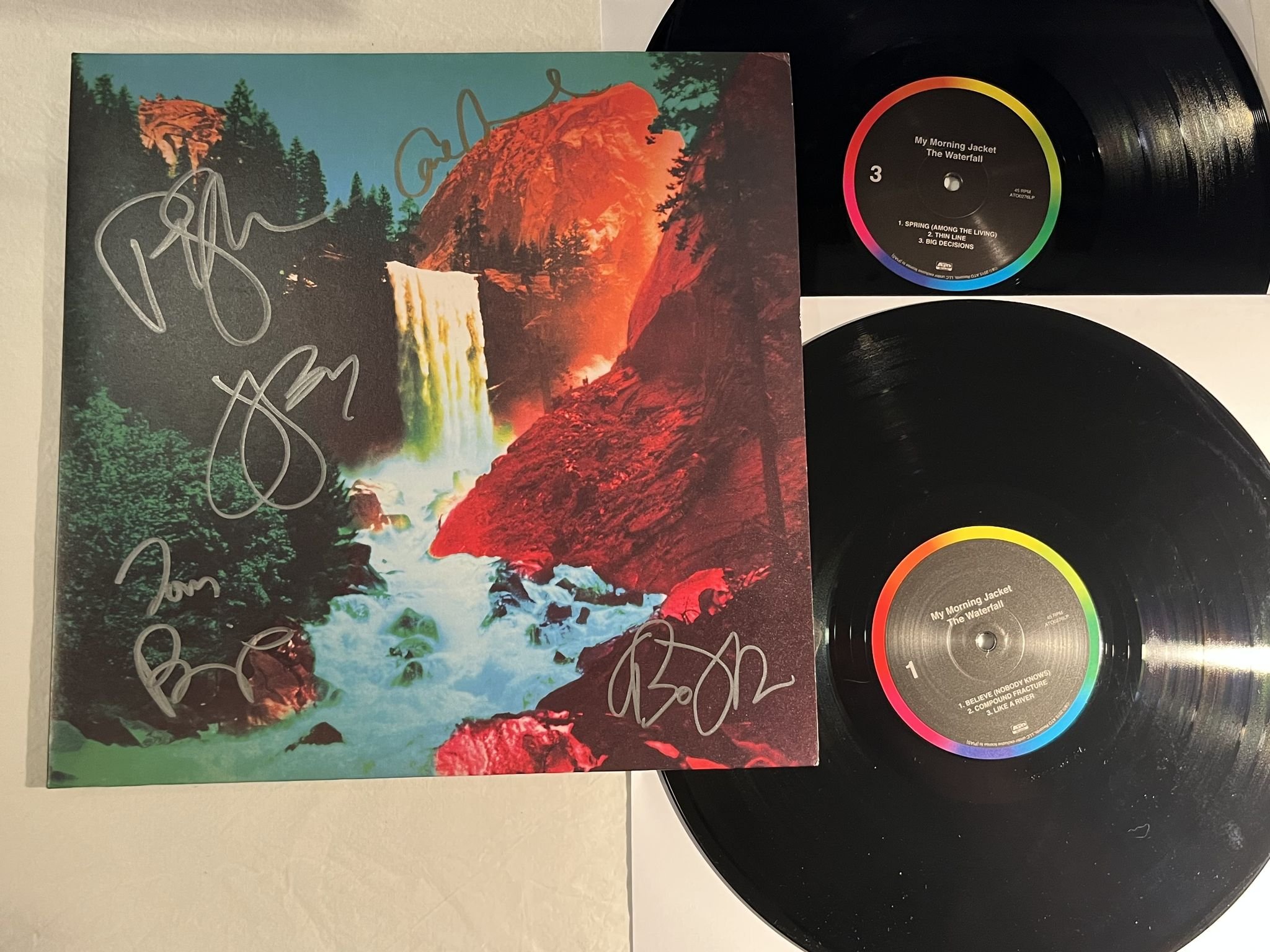 Omslagsbild för skivan MY MORNING JACKET The Waterfall 2xLP 2015 ATO0276LP *** Signed cover ***