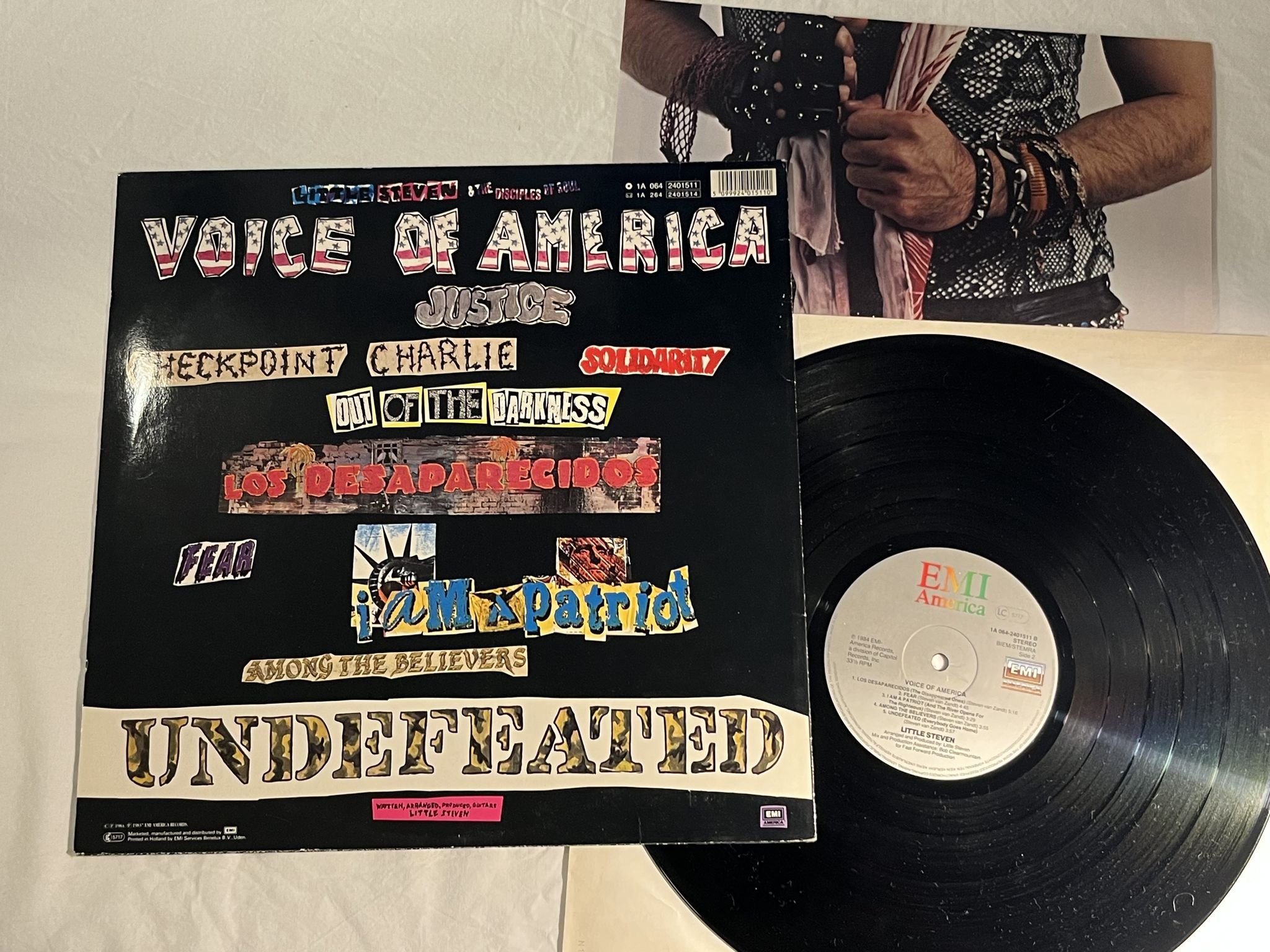 Omslagsbild för skivan LITTLE STEVEN voice of America LP -84 Hol EMI AMERICA *** SIGNED COVER ***