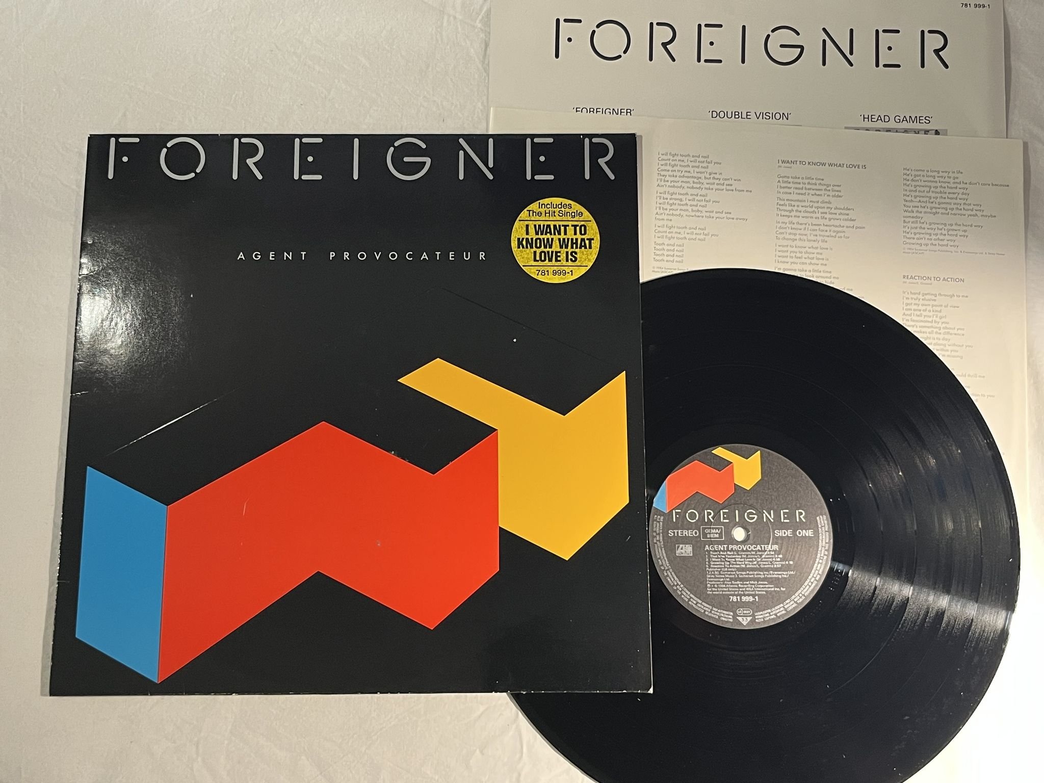 Omslagsbild för skivan FOREIGNER Agent Provocateur LP -84 ATLANTIC 781 999-1 *** SIGNED COVER ***
