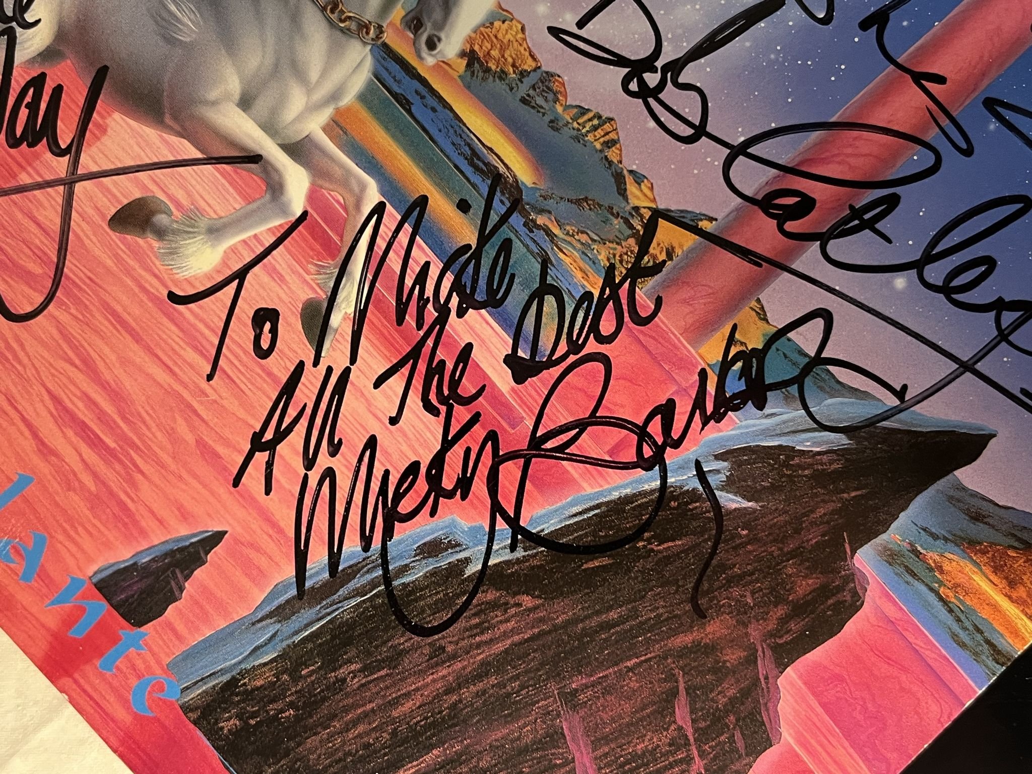 Omslagsbild för skivan MAGNUM vigilante LP -86 POLYDOR 829 986-1 *** SIGNED COVER ***