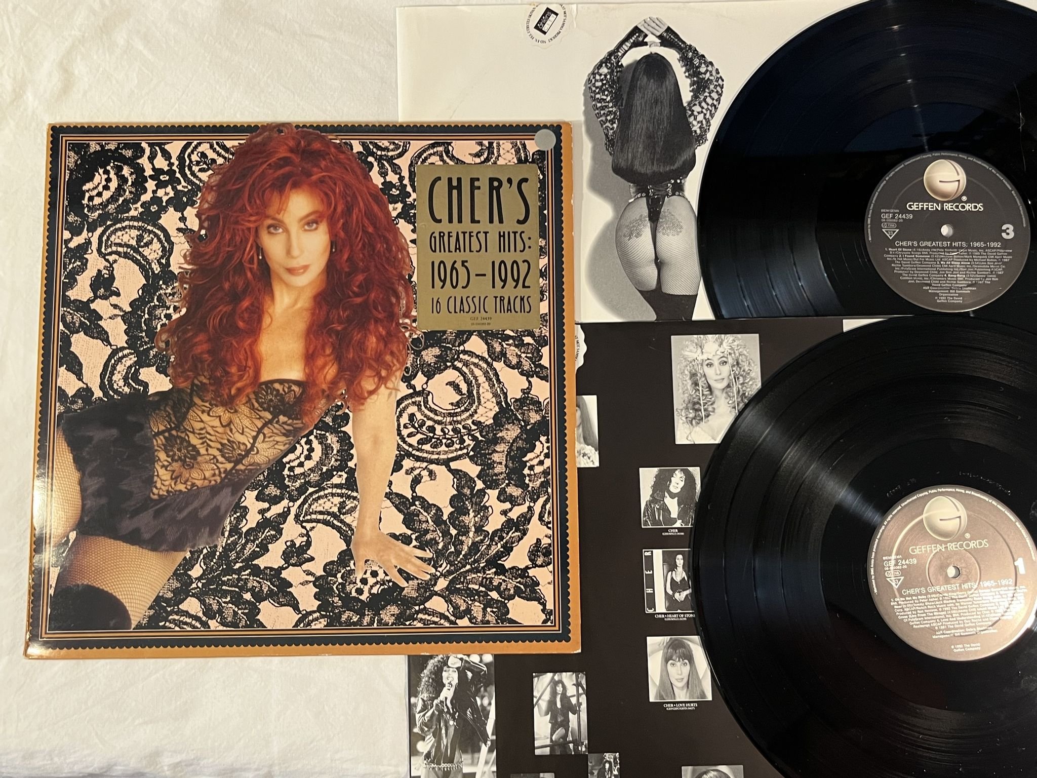Omslagsbild för skivan CHER Cher's Greatest Hits: 1965-1992 2xLP -92 GEFFEN GEF 24439