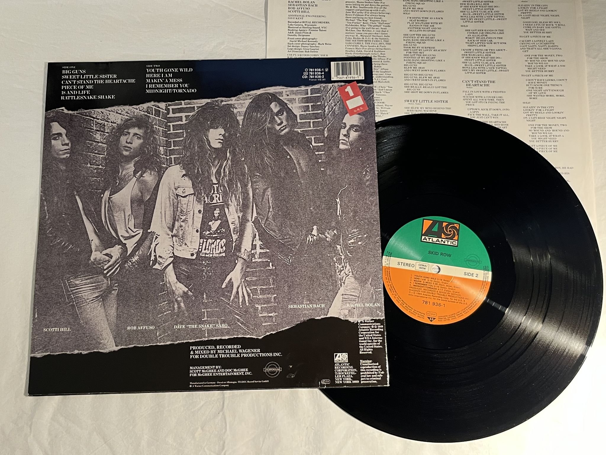 Omslagsbild för skivan SKID ROW s/t LP -89 eu ATLANTIC 781 936-1