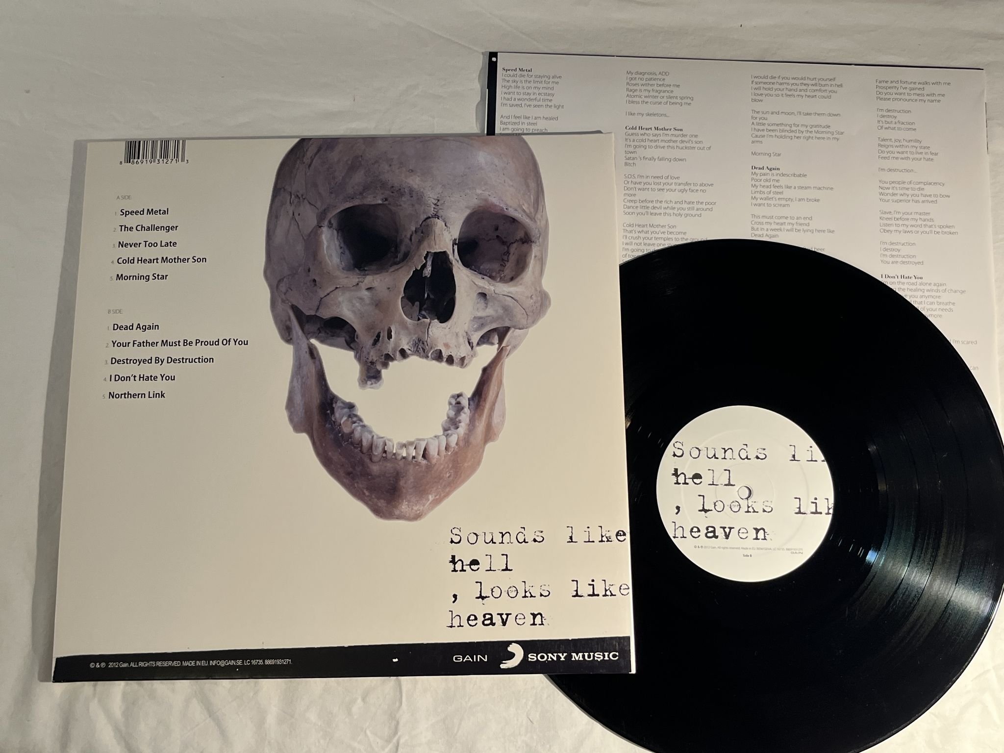 Omslagsbild för skivan MUSTASCH Sounds Like Hell, Looks Like Heaven LP 2012 GAIN 88691931271