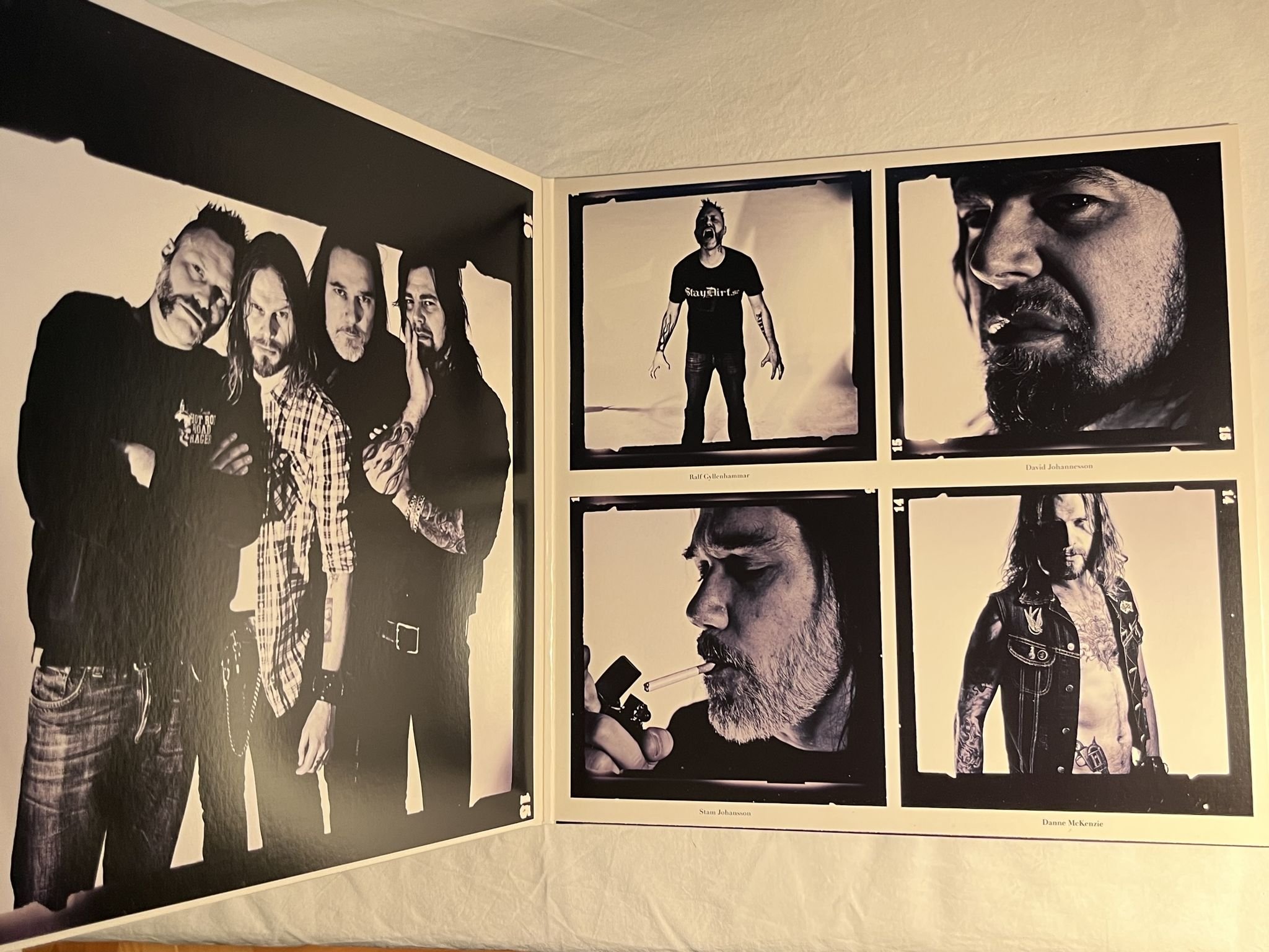 Omslagsbild för skivan MUSTASCH Sounds Like Hell, Looks Like Heaven LP 2012 GAIN 88691931271