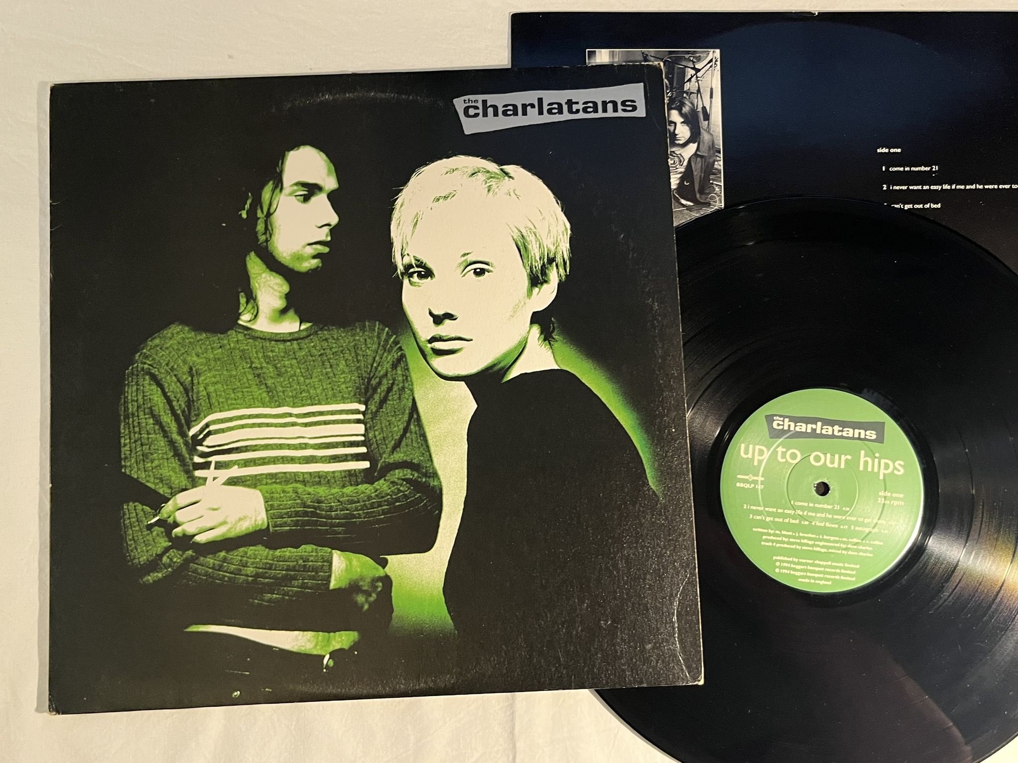 Omslagsbild för skivan THE CHARLATANS up to our hips LP -94 BEGGARS BANQUET BBQLP 147 ** RARE INDIE **