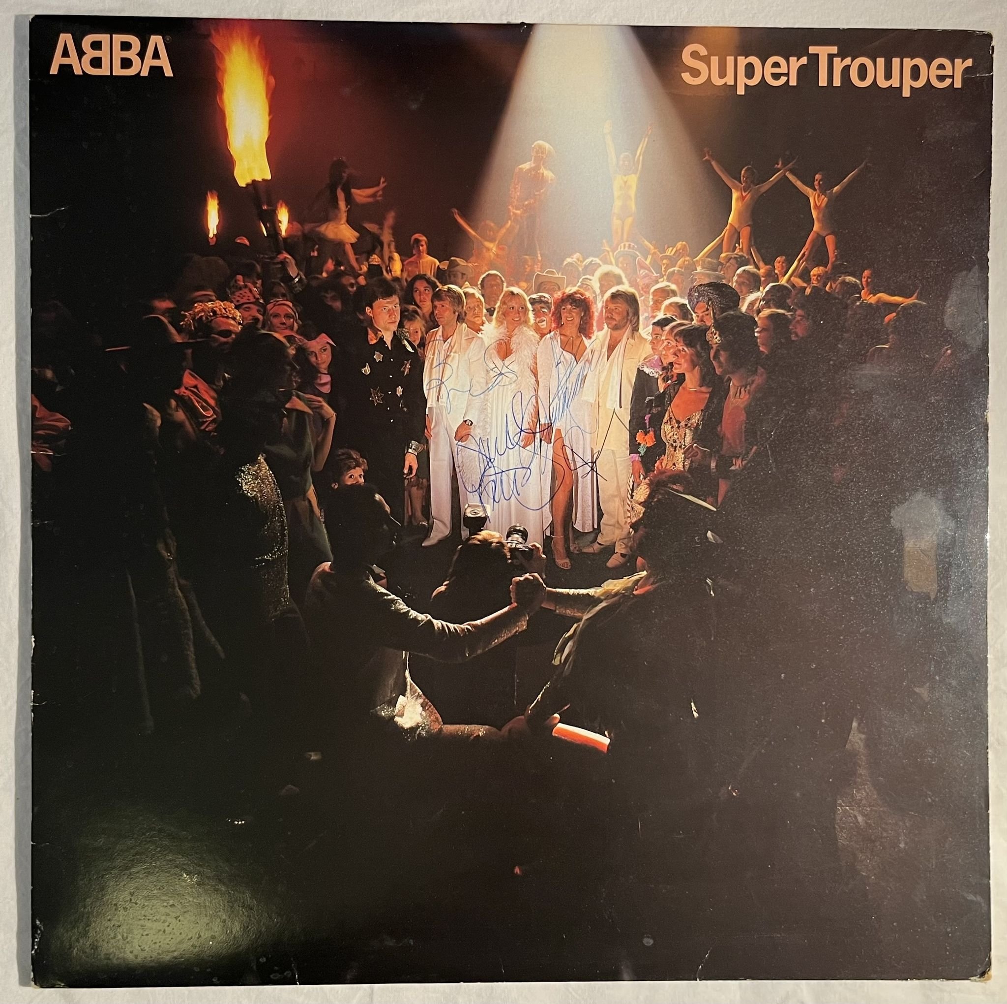 Omslagsbild för skivan ABBA super trouper LP -80 Swe POLAR POLS 322 *** SIGNED BY ALL 4 ***