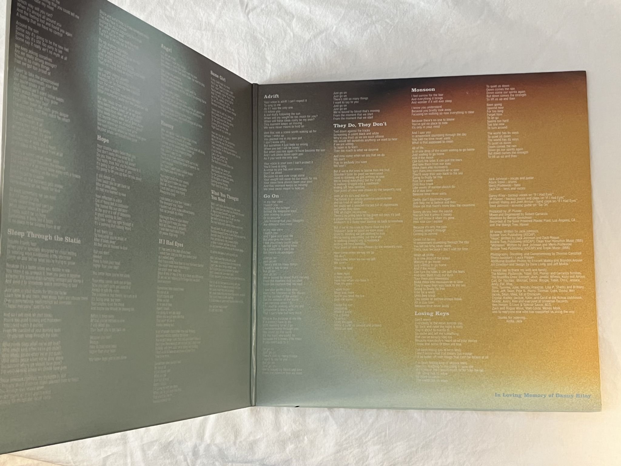 Omslagsbild för skivan JACK JOHNSON Sleep Through The Static 2xLP BRUSHFIRE B0010580-01