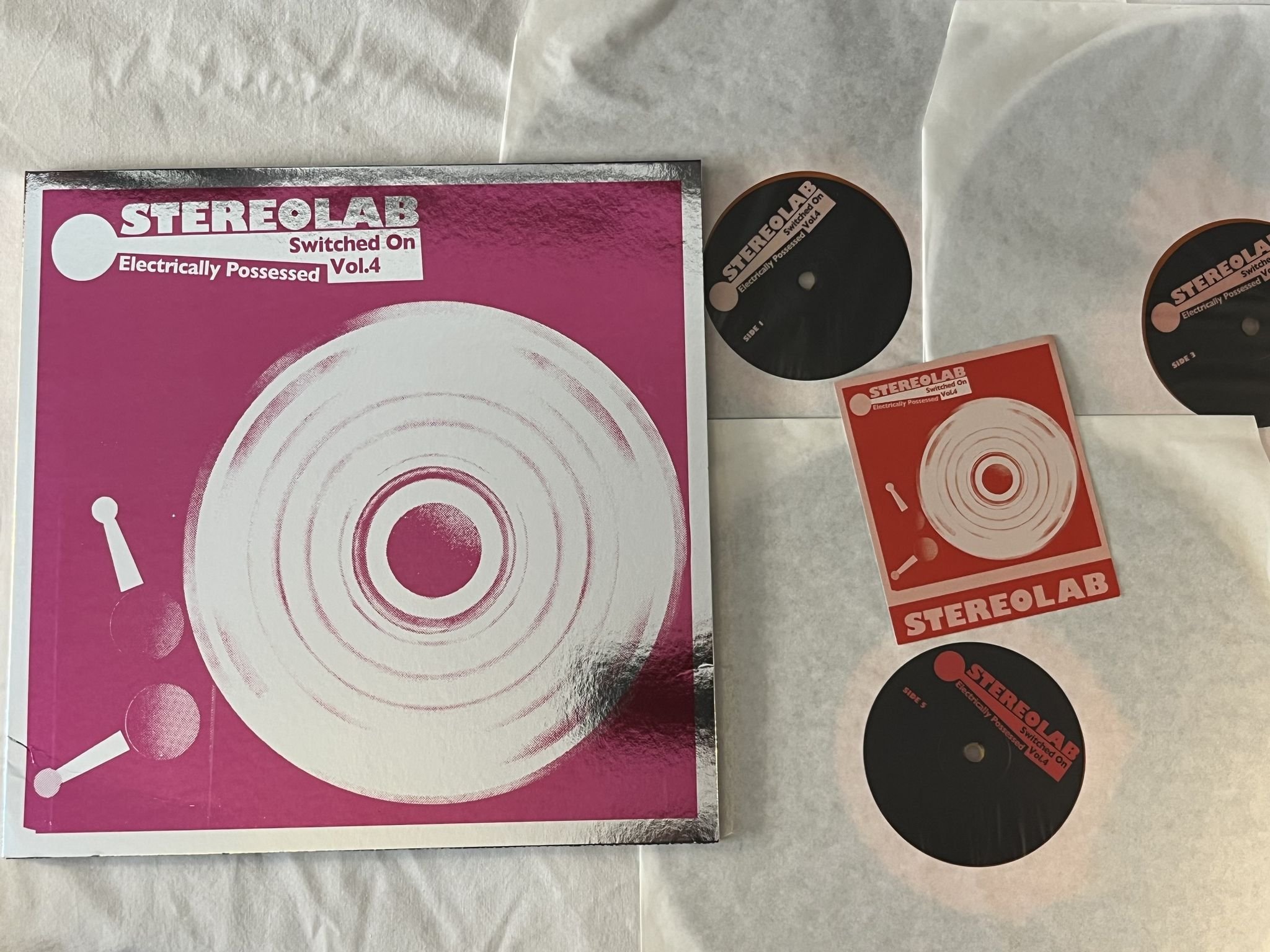 Omslagsbild för skivan STEREOLAB Electrically Possessed [Switched On Vol. 4 3xLP 2021 WARP D-UHF-D42MR