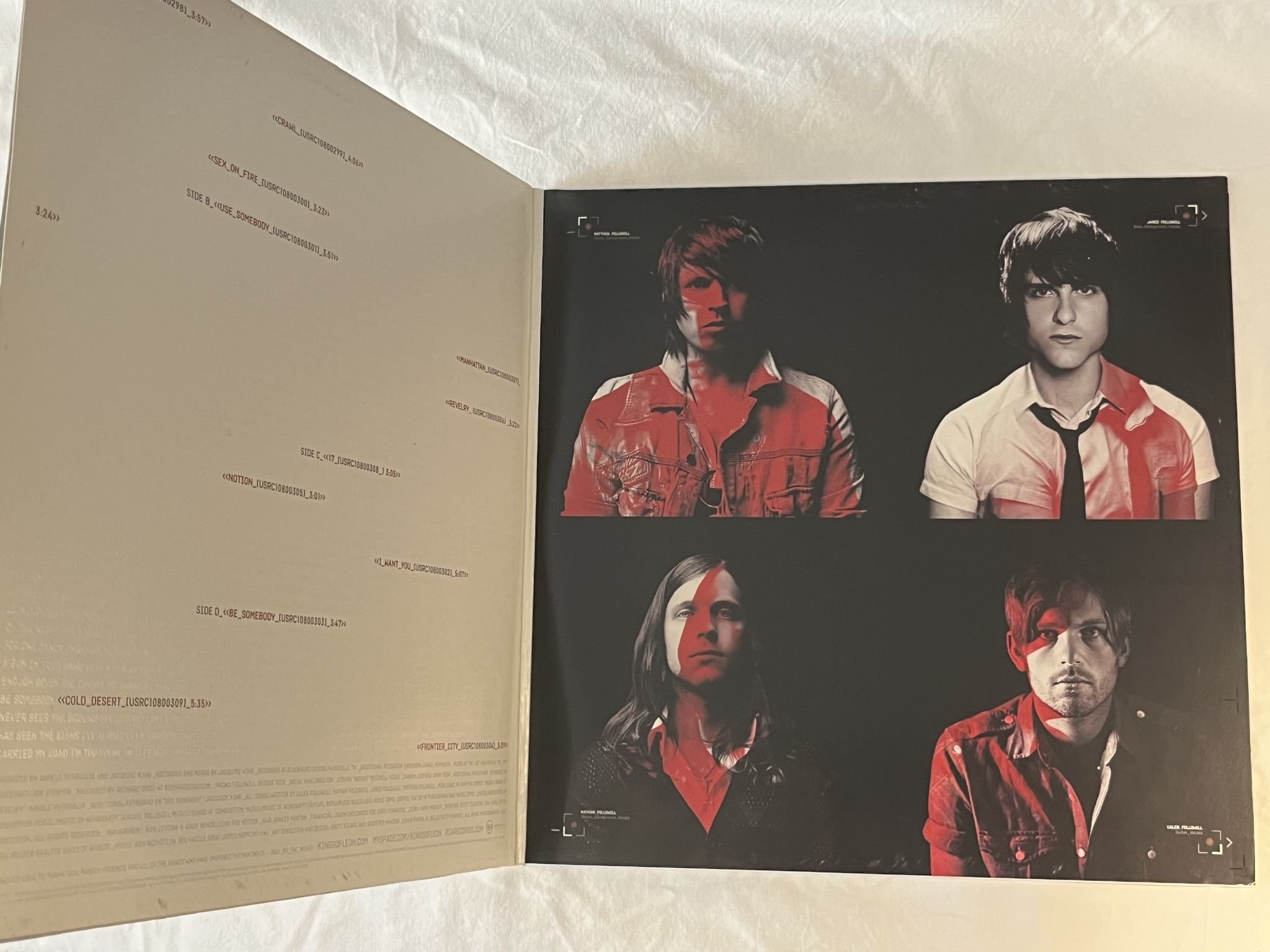 Omslagsbild för skivan KINGS OF LEON Only By The Night 2xLP 2015 SONY MUSIC 888751118911