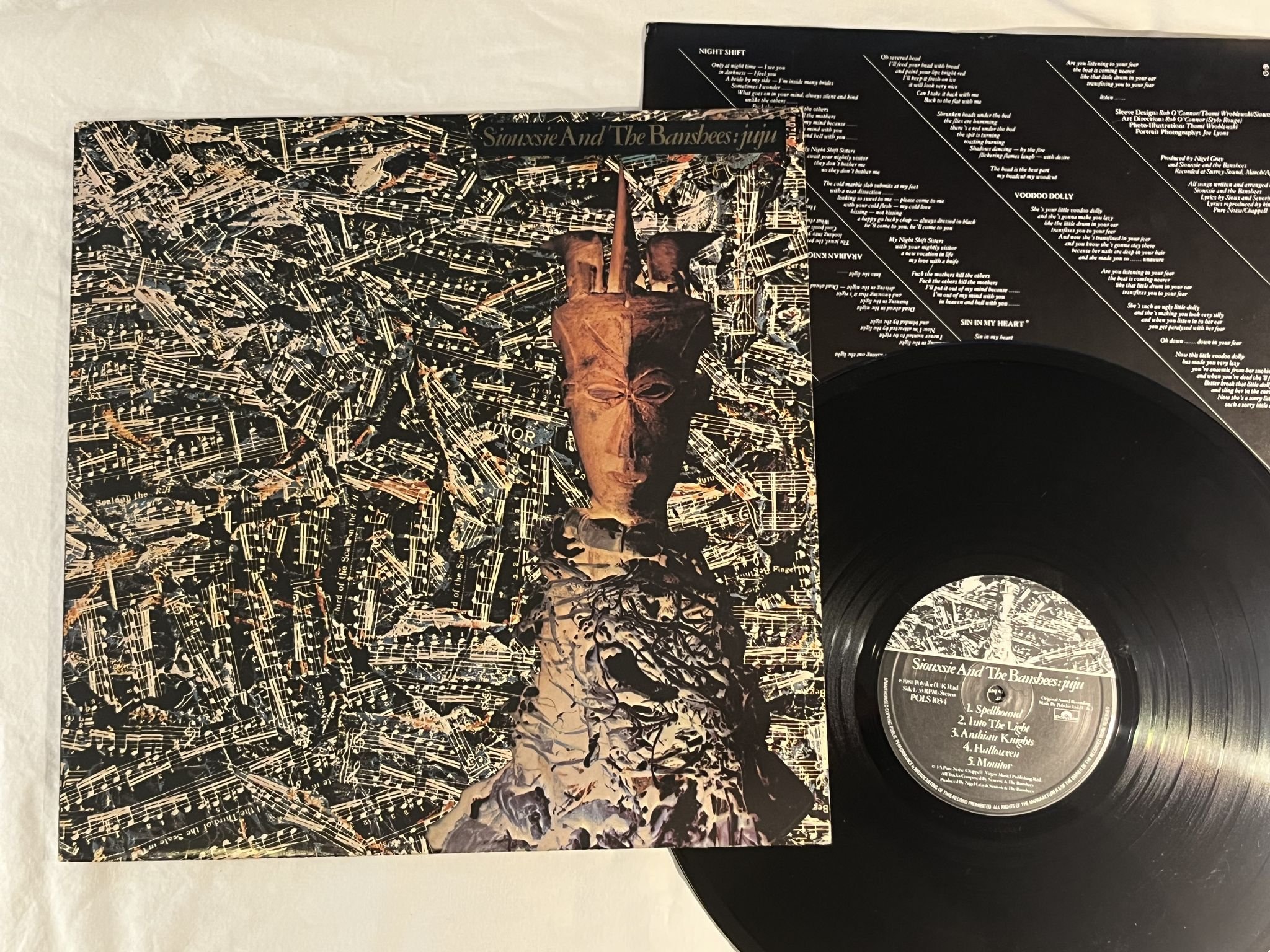 Omslagsbild för skivan SIOUXSIE & THE BANSHEES juju LP -81 UK POLYDOR POLS 1034 ** Goth Rock **