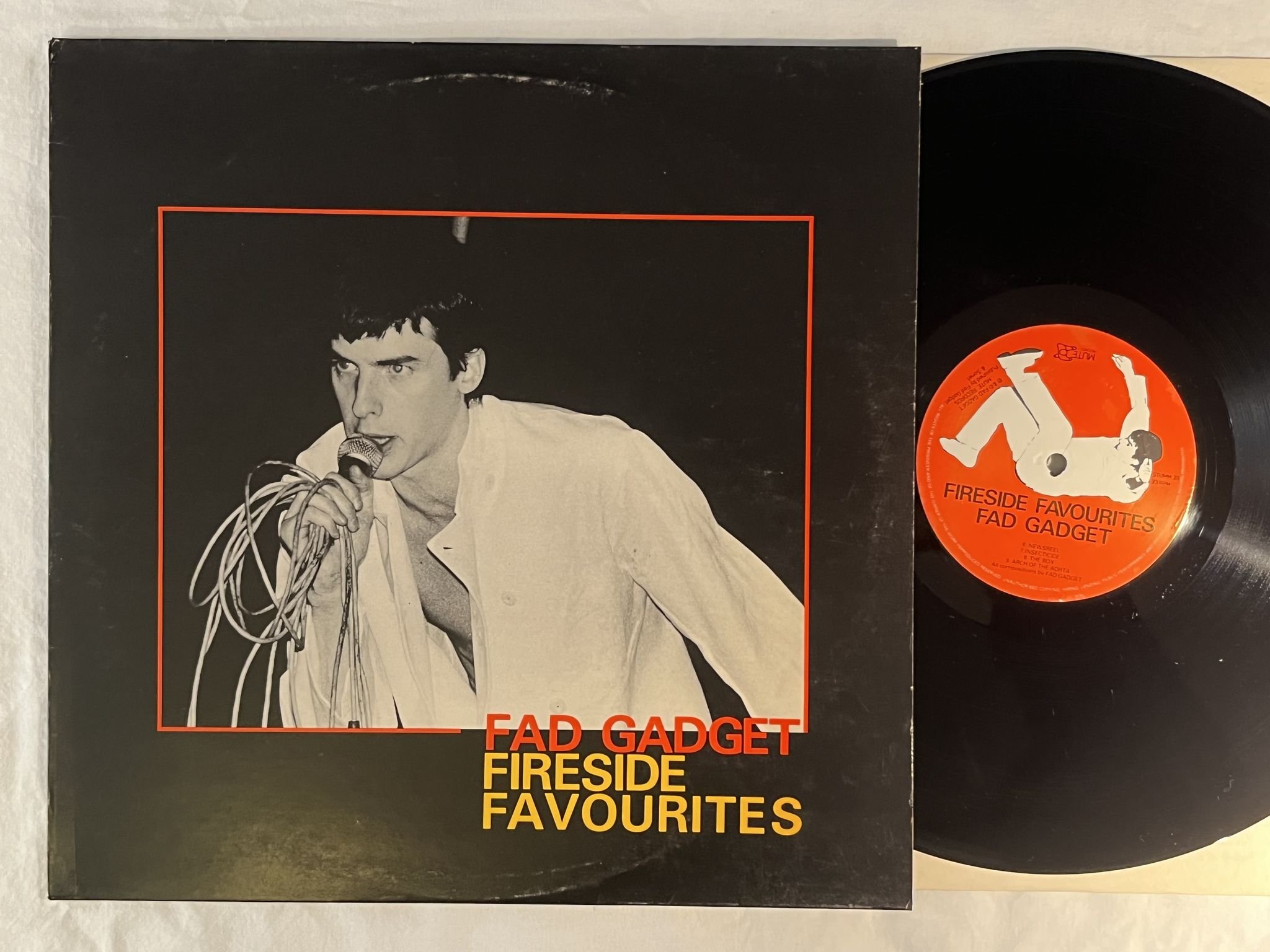 Omslagsbild för skivan FAD GADGET Fireside Favourites LP -80 UK MUTE STUMM 3