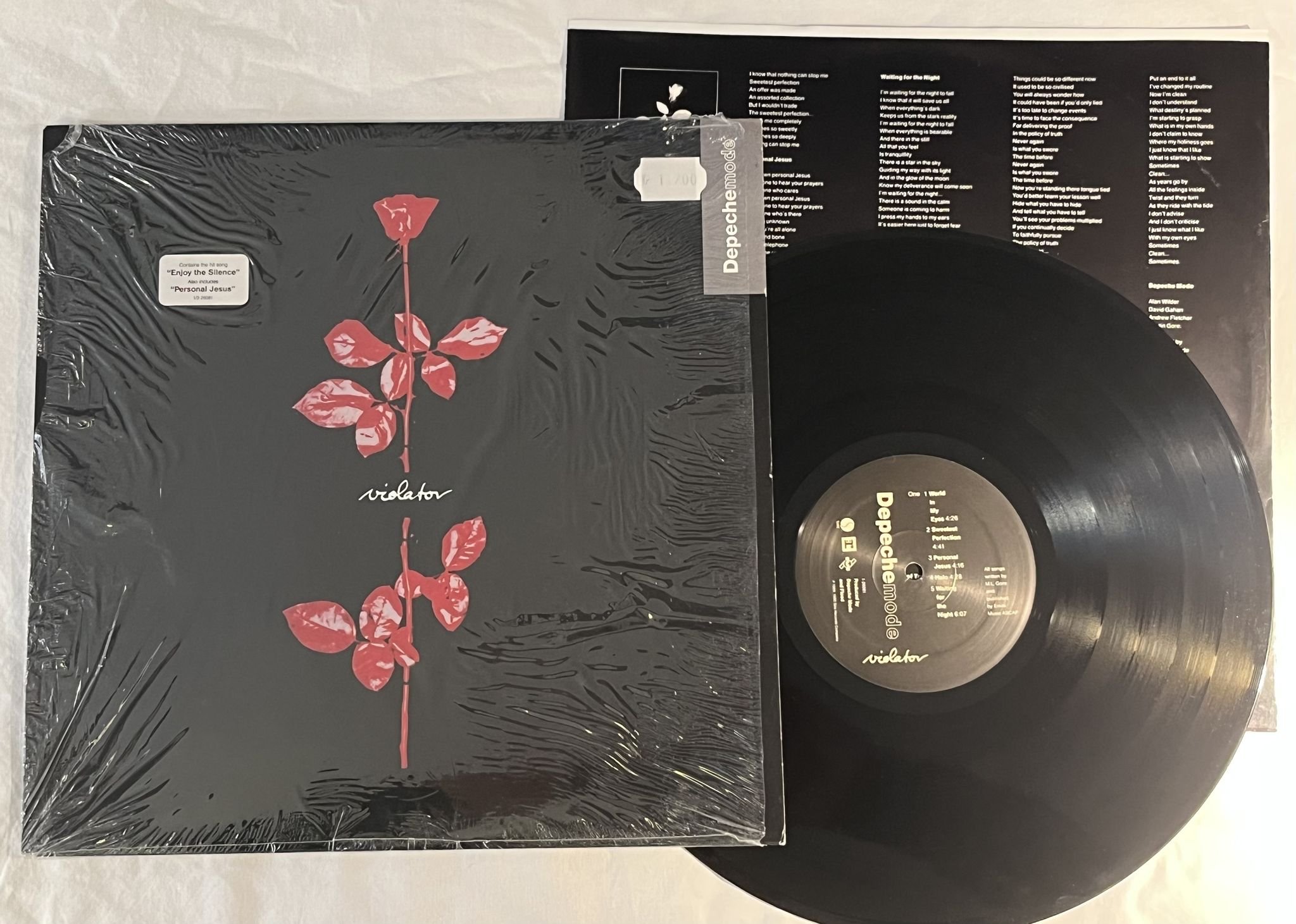 Omslagsbild för skivan DEPECHE MODE Violator LP -90 US SIRE 9 26081-1 *** HYPE STICKER ***