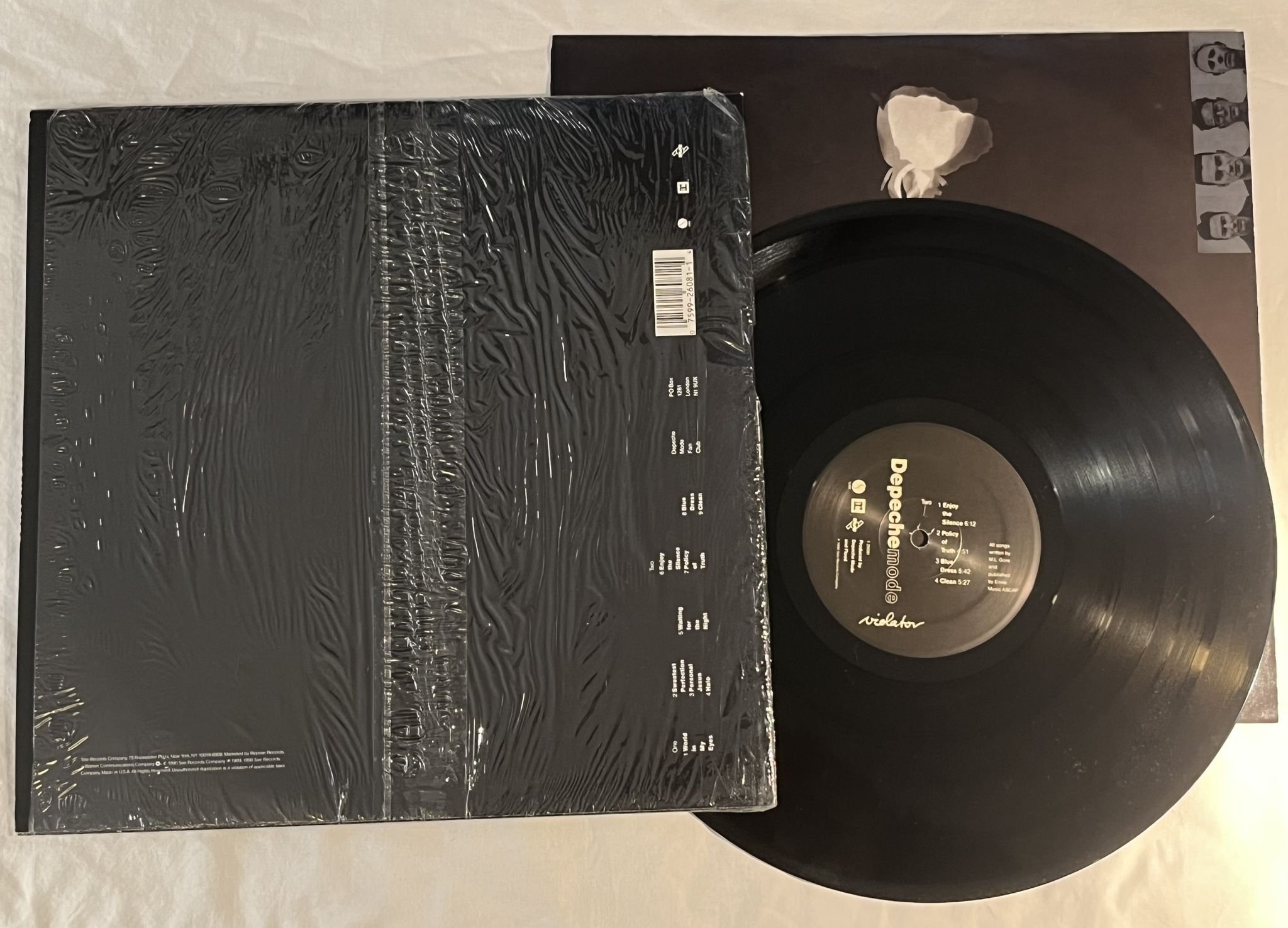 Omslagsbild för skivan DEPECHE MODE Violator LP -90 US SIRE 9 26081-1 *** HYPE STICKER ***