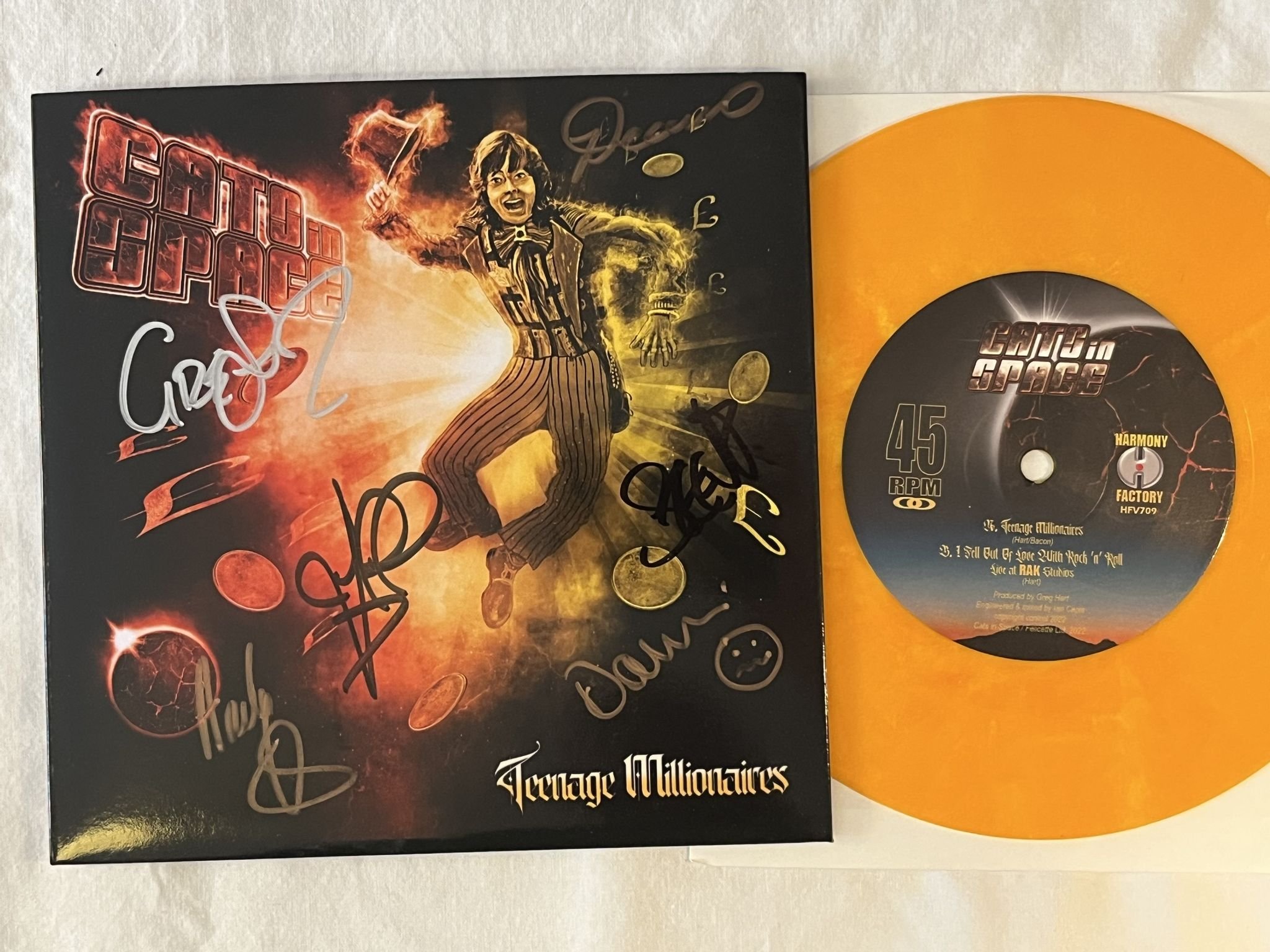 Omslagsbild för skivan CATS IN SPACE Teenage Millionaires 7" 2022 HARMONY FACTORY HFV709 ** Signed **