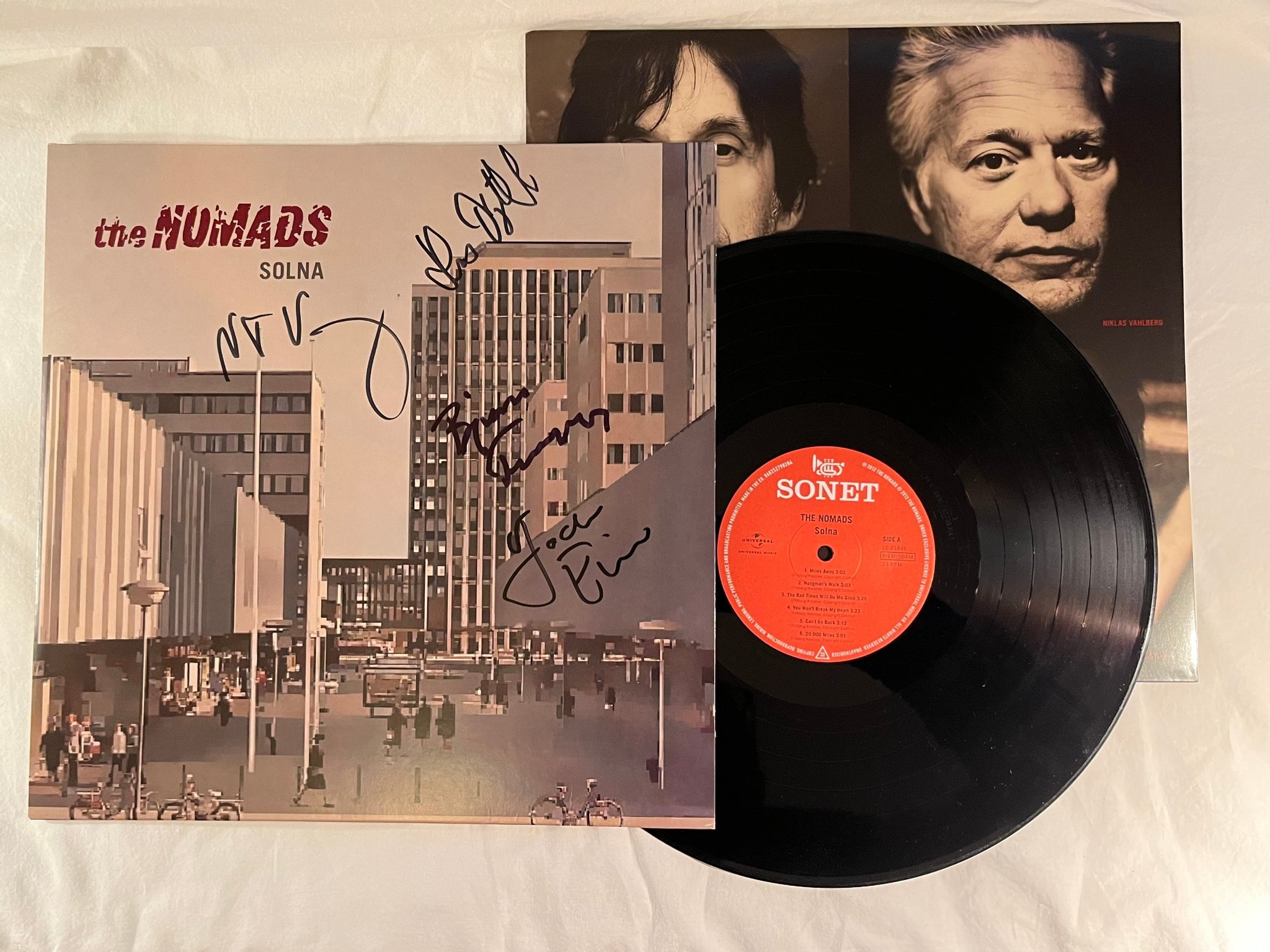 Omslagsbild för skivan THE NOMADS Solna LP -2012 Swe SONET 060252798204 *** SIGNED ***