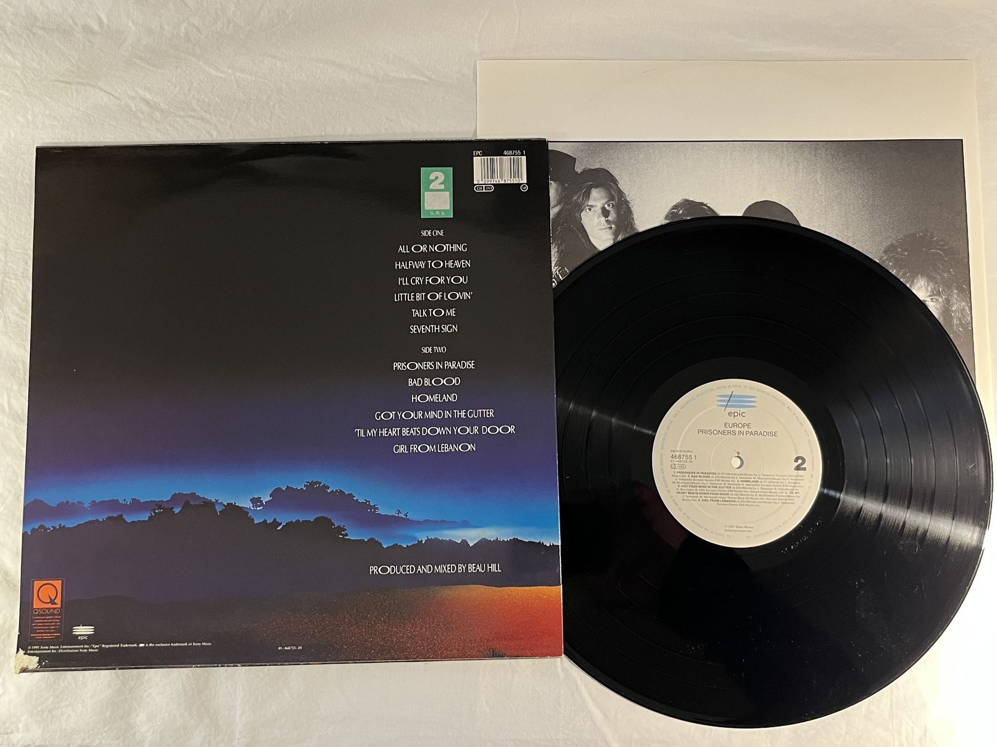 Omslagsbild för skivan EUROPE Prisoners In Paradise LP -91 EPIC 4687551