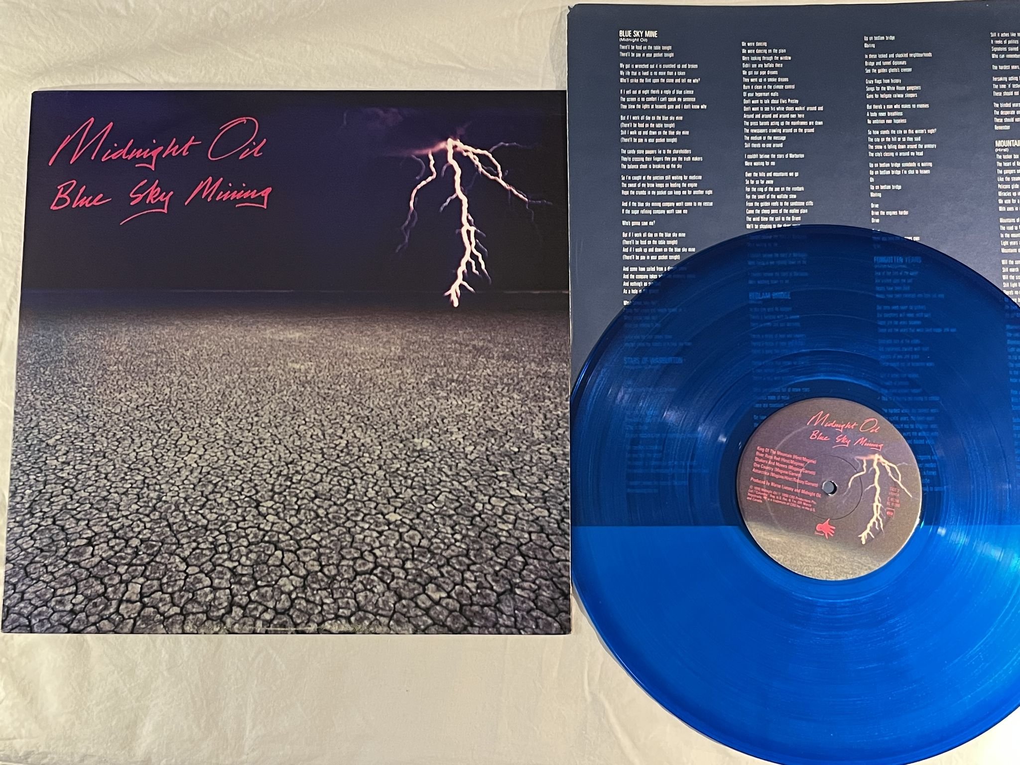 Omslagsbild för skivan MIDNIGHT OIL Blue Sky Mining LP -90 COLUMBIA CRC 45398 *** BLUE VINYL ***