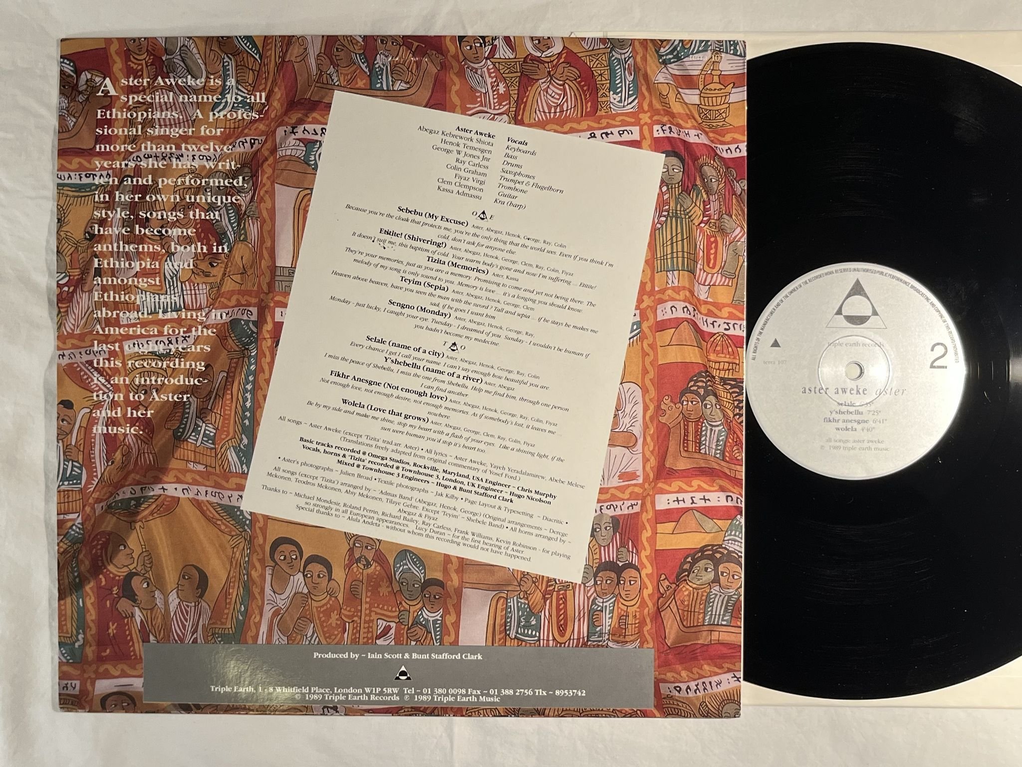 Omslagsbild för skivan ASTER AWEKE Aster LP -89 UK TRIPLE EARTH Terra 107 *** Great singer ***