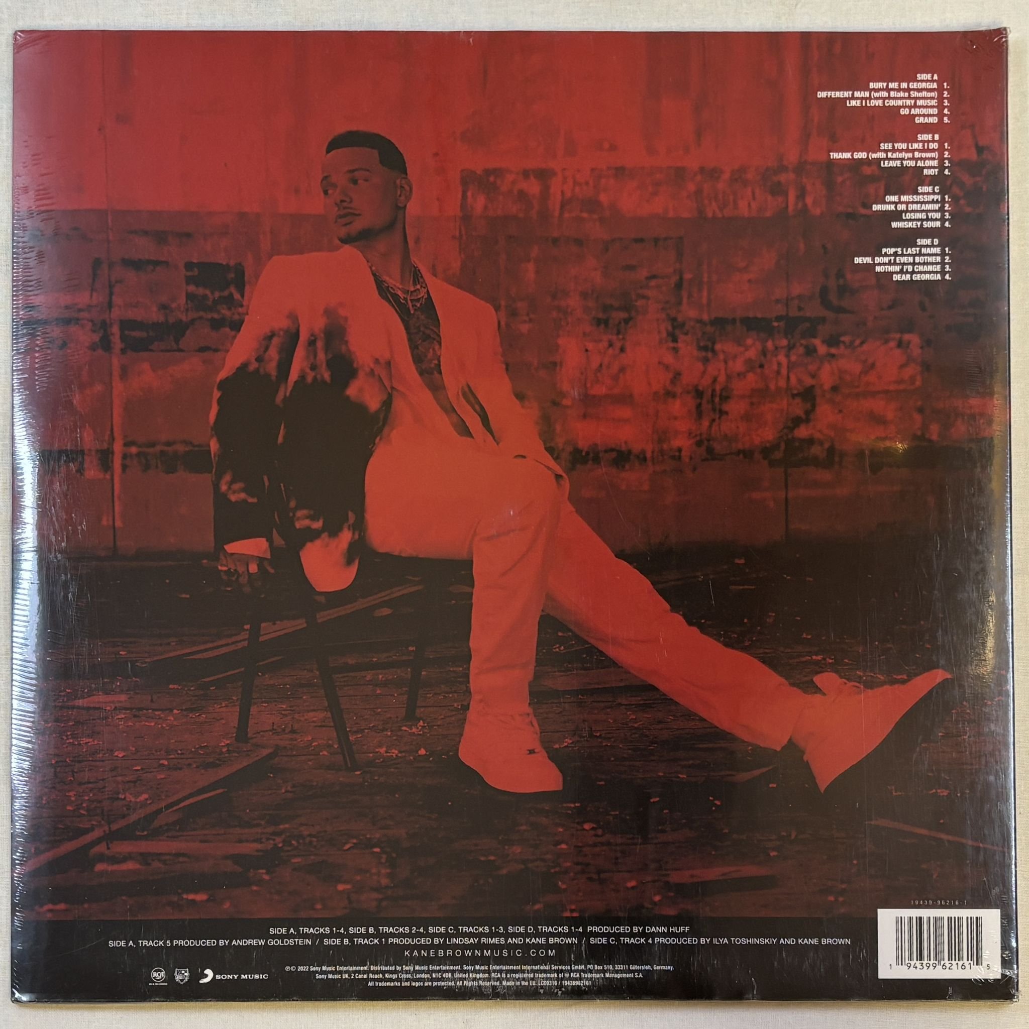 Omslagsbild för skivan KANE BROWN Different Man 2xLP RCA Nashville – 19439962161