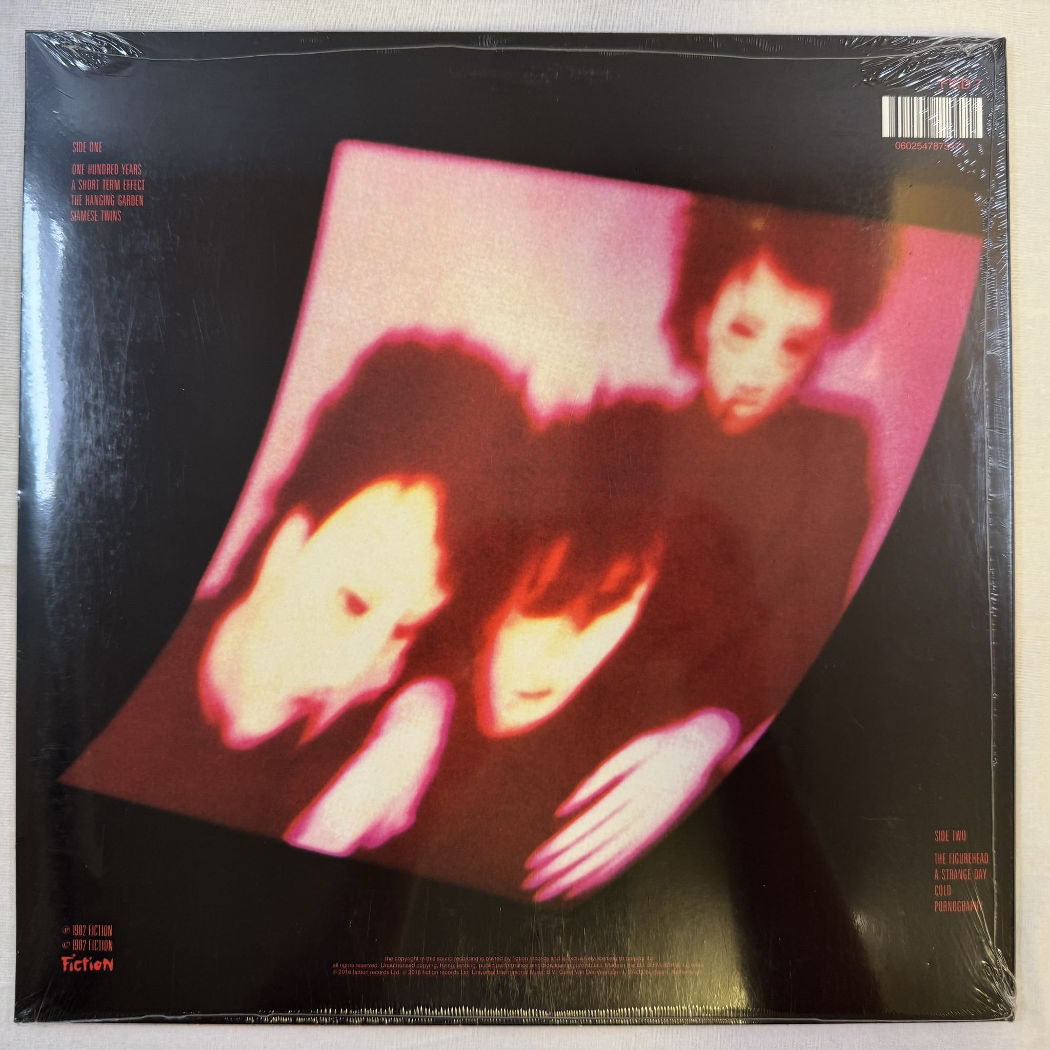 Omslagsbild för skivan THE CURE pornography LP -2016 Fiction Records – 0602547875471