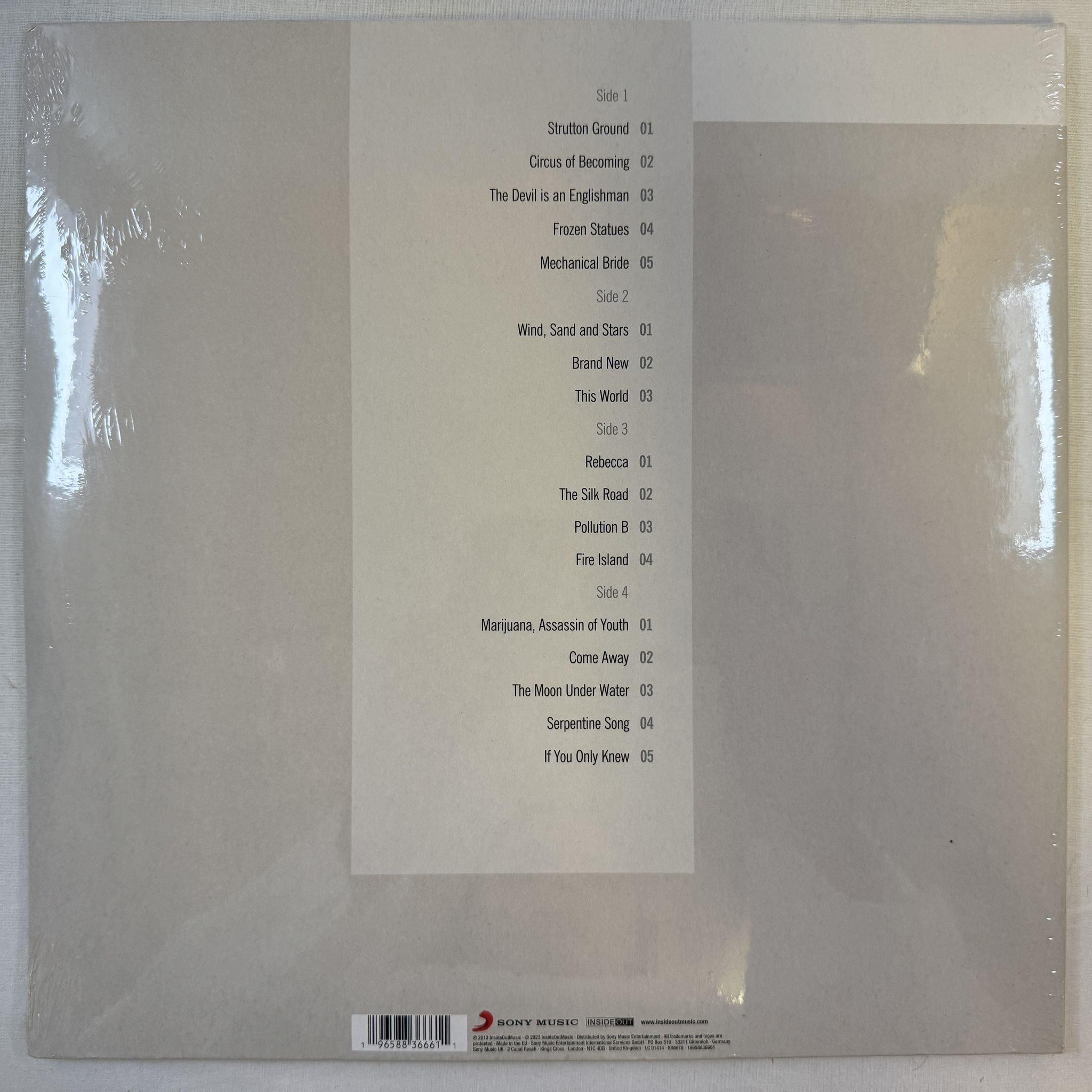 Omslagsbild för skivan STEVE HACKETT to watch the storms LP -2023 IOM678