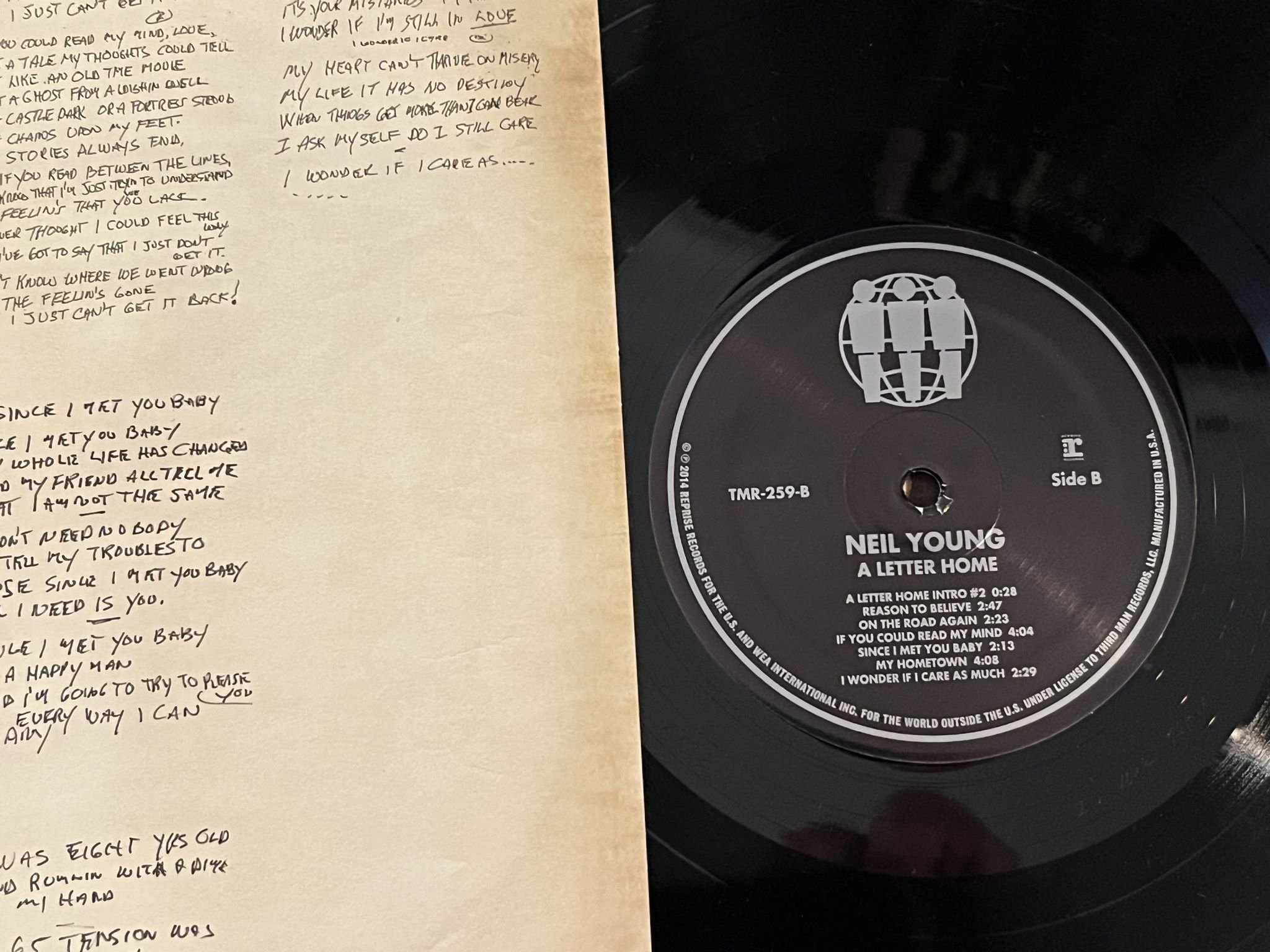 Omslagsbild för skivan NEIL YOUNG A Letter Home BOX SET 2014 REPRISE 1-541532