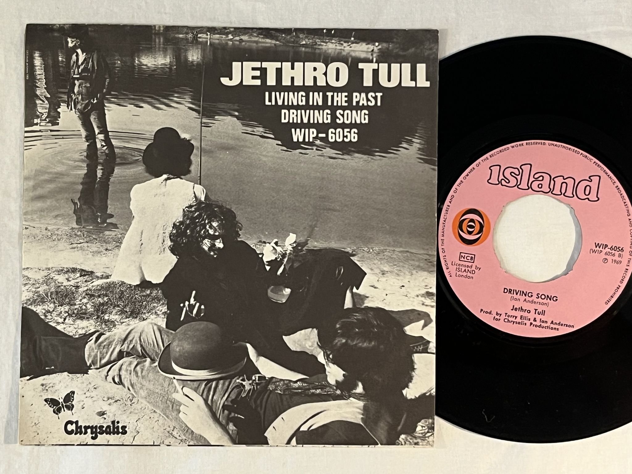 Omslagsbild för skivan JETHRO TULL living in the past 7" ncb -69 ISLAND WIP 6056