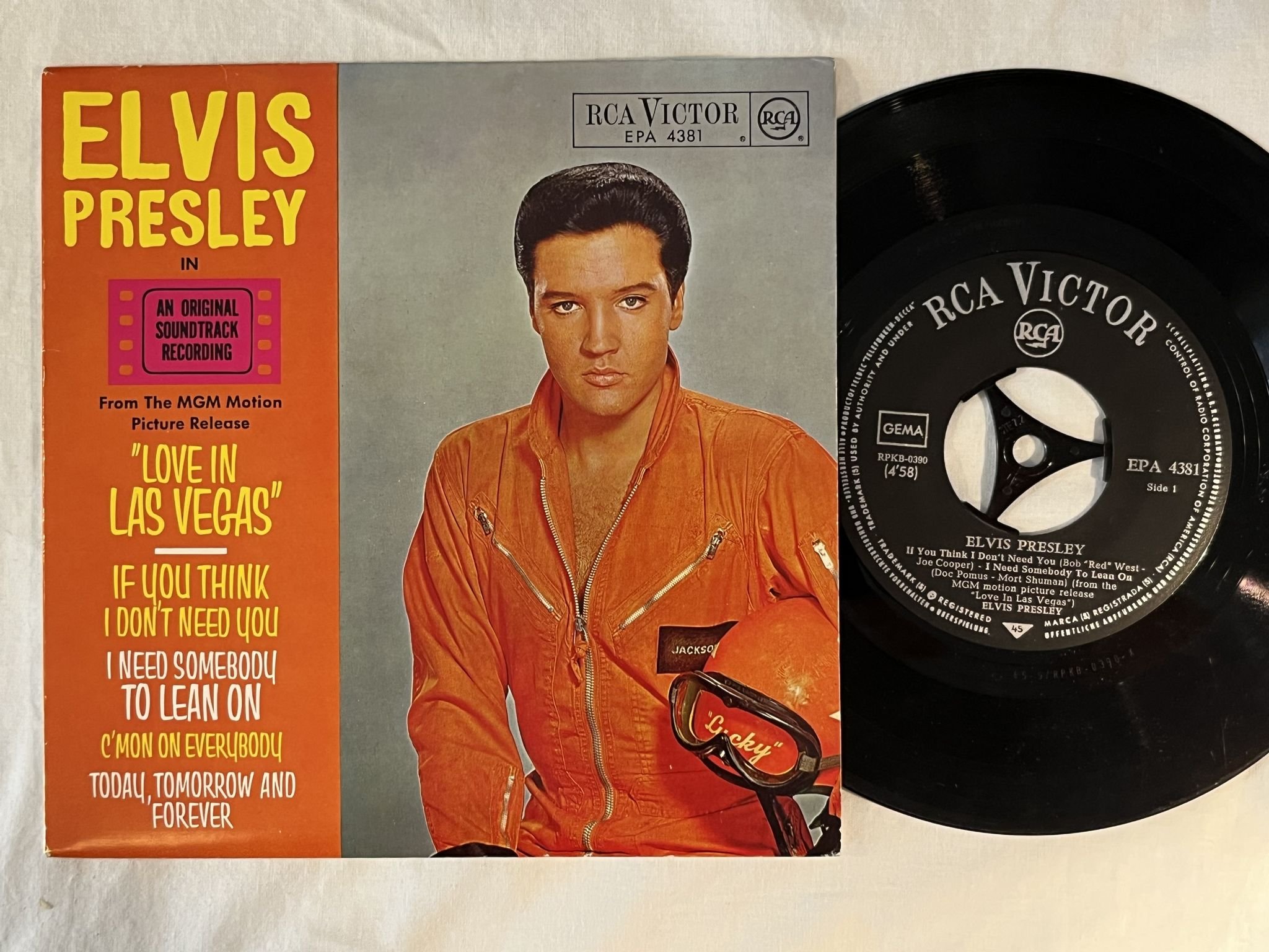Omslagsbild för skivan ELVIS PRESLEY love in Las Vegas 7" -64 Ger RCA EPA 4381