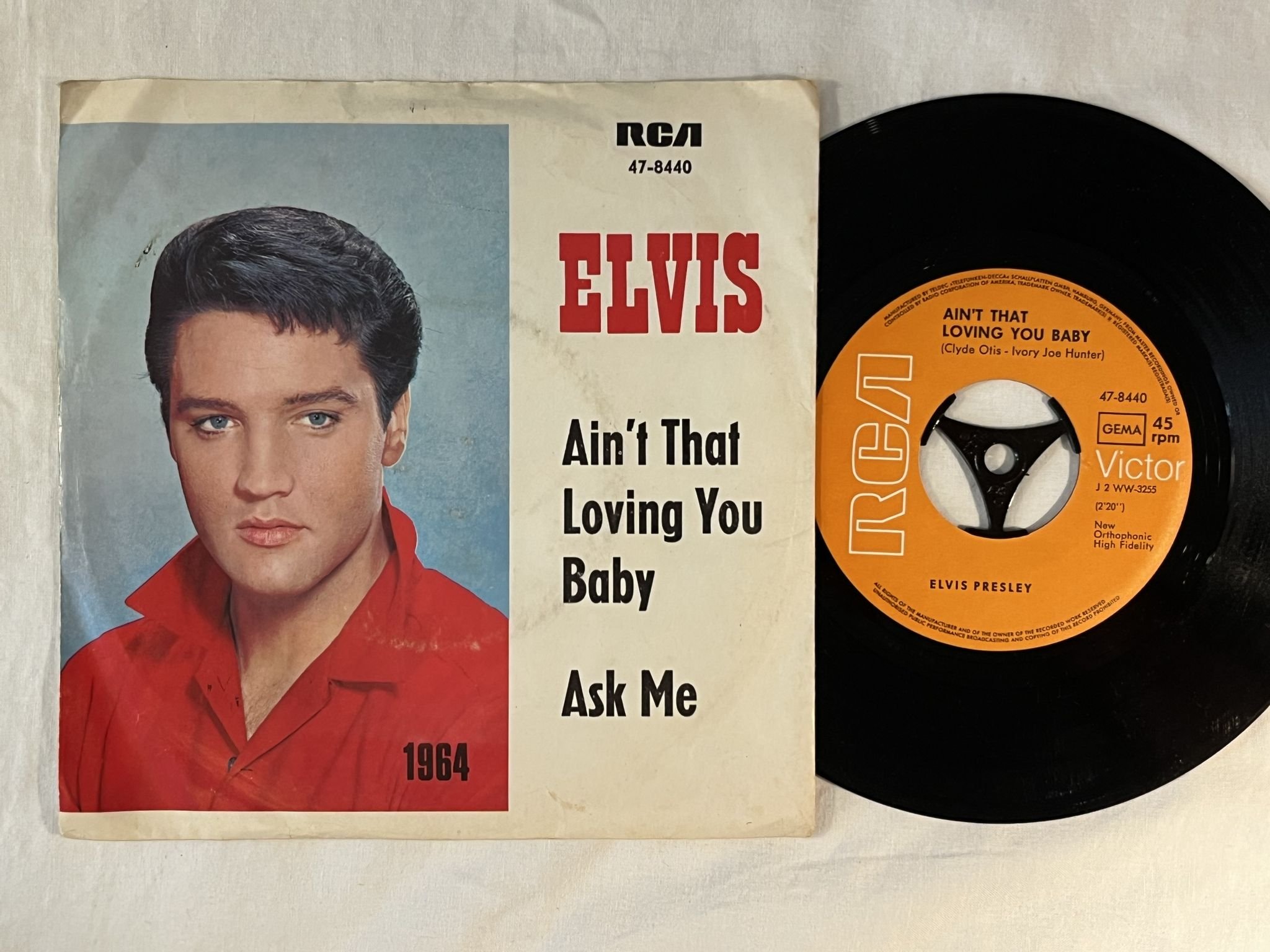 Omslagsbild för skivan ELVIS PRESLEY ain't that loving you 7" Ger RCA 47-8440 ** Year cover 1964 **