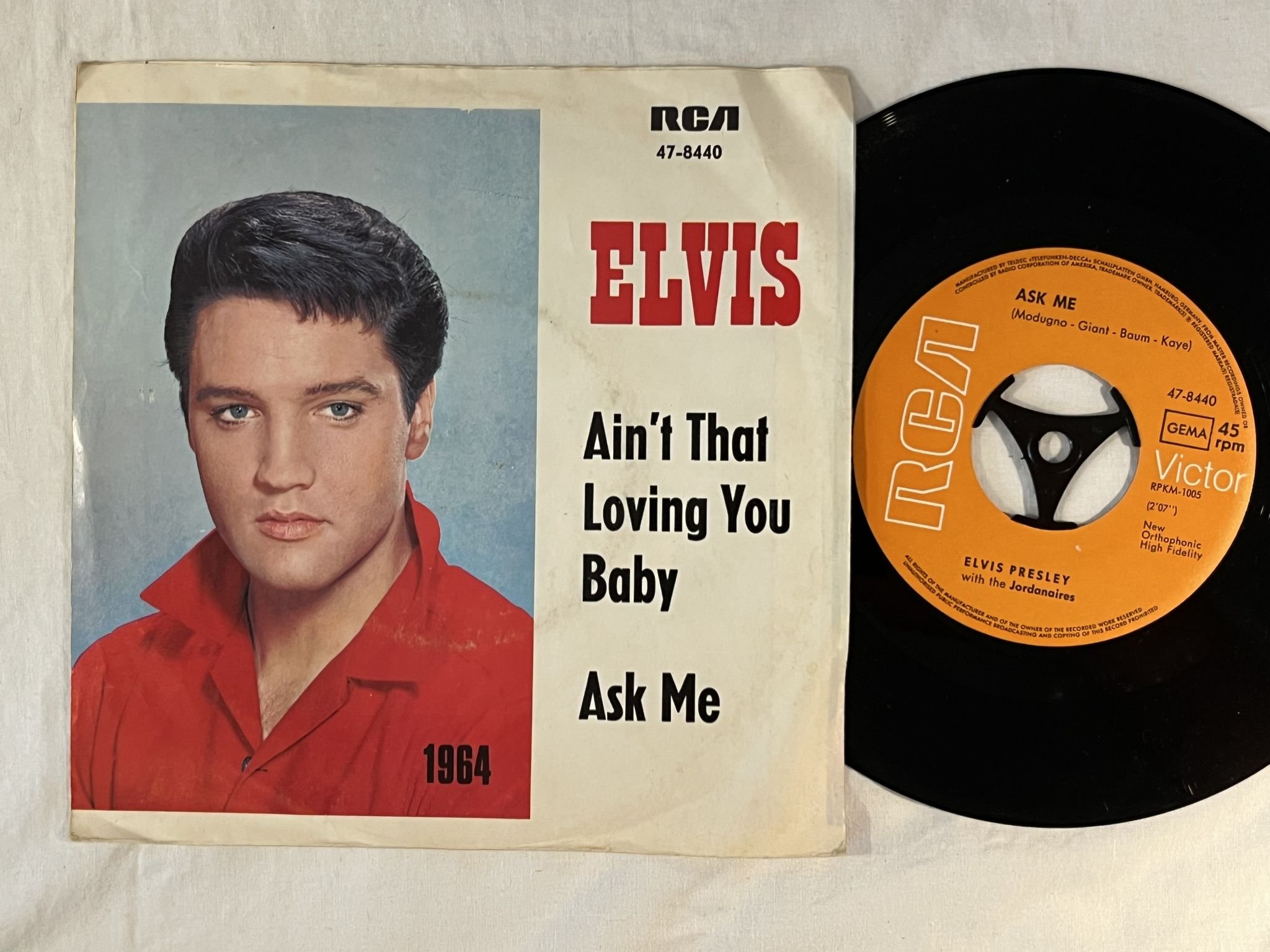 Omslagsbild för skivan ELVIS PRESLEY ain't that loving you 7" Ger RCA 47-8440 ** Year cover 1964 **