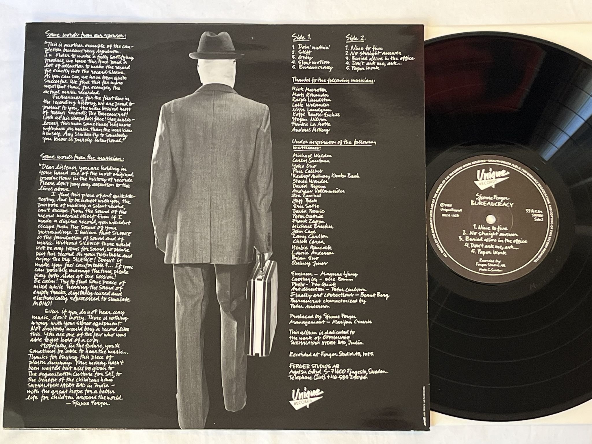 Omslagsbild för skivan SJUNNE FERGER Bureaucracy LP -84 Swe UNIQUE RECORDS