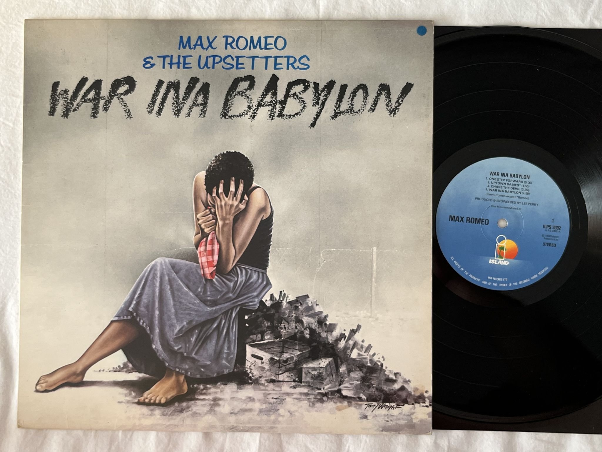 Omslagsbild för skivan MAX ROMEO war ina Babylon LP -76 UK ISLAND ILPS 9392 *** CLASSIC ***
