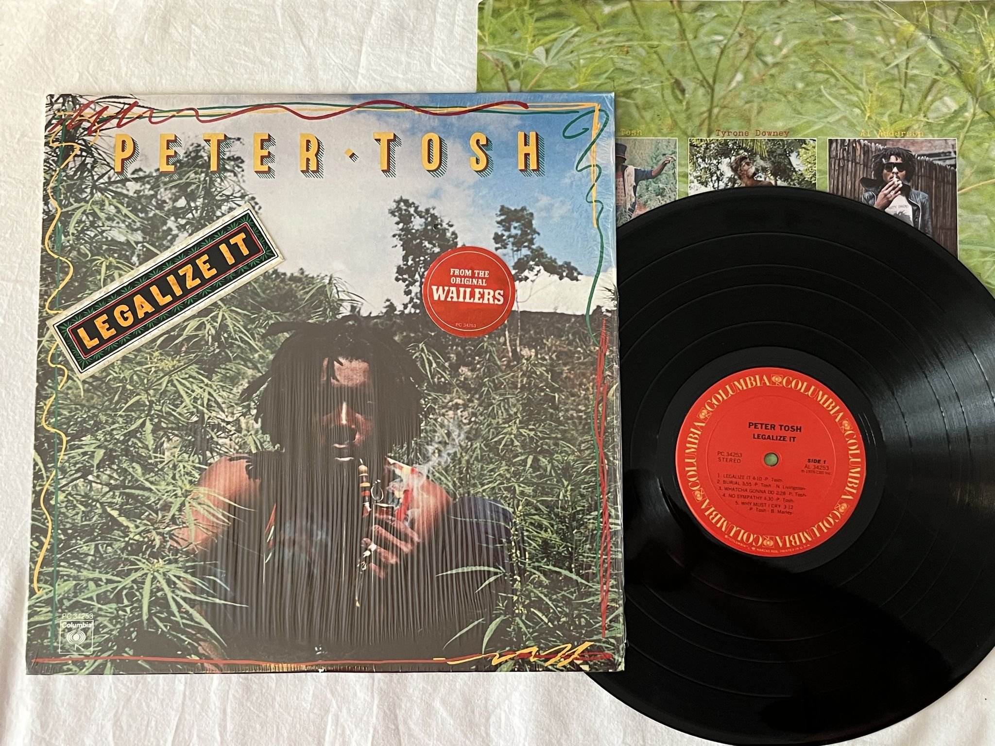Omslagsbild för skivan PETER TOSH legalize it LP -76 US COLUMBIA PC 34253 ** BOTH HYPE STICKERS **