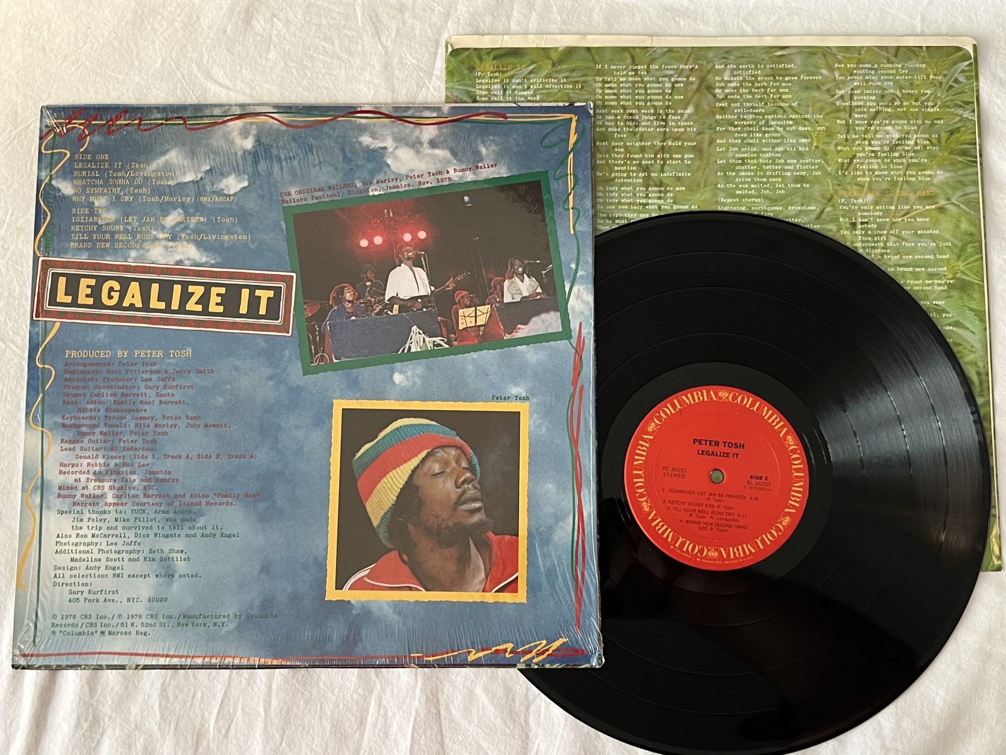 Omslagsbild för skivan PETER TOSH legalize it LP -76 US COLUMBIA PC 34253 ** BOTH HYPE STICKERS **
