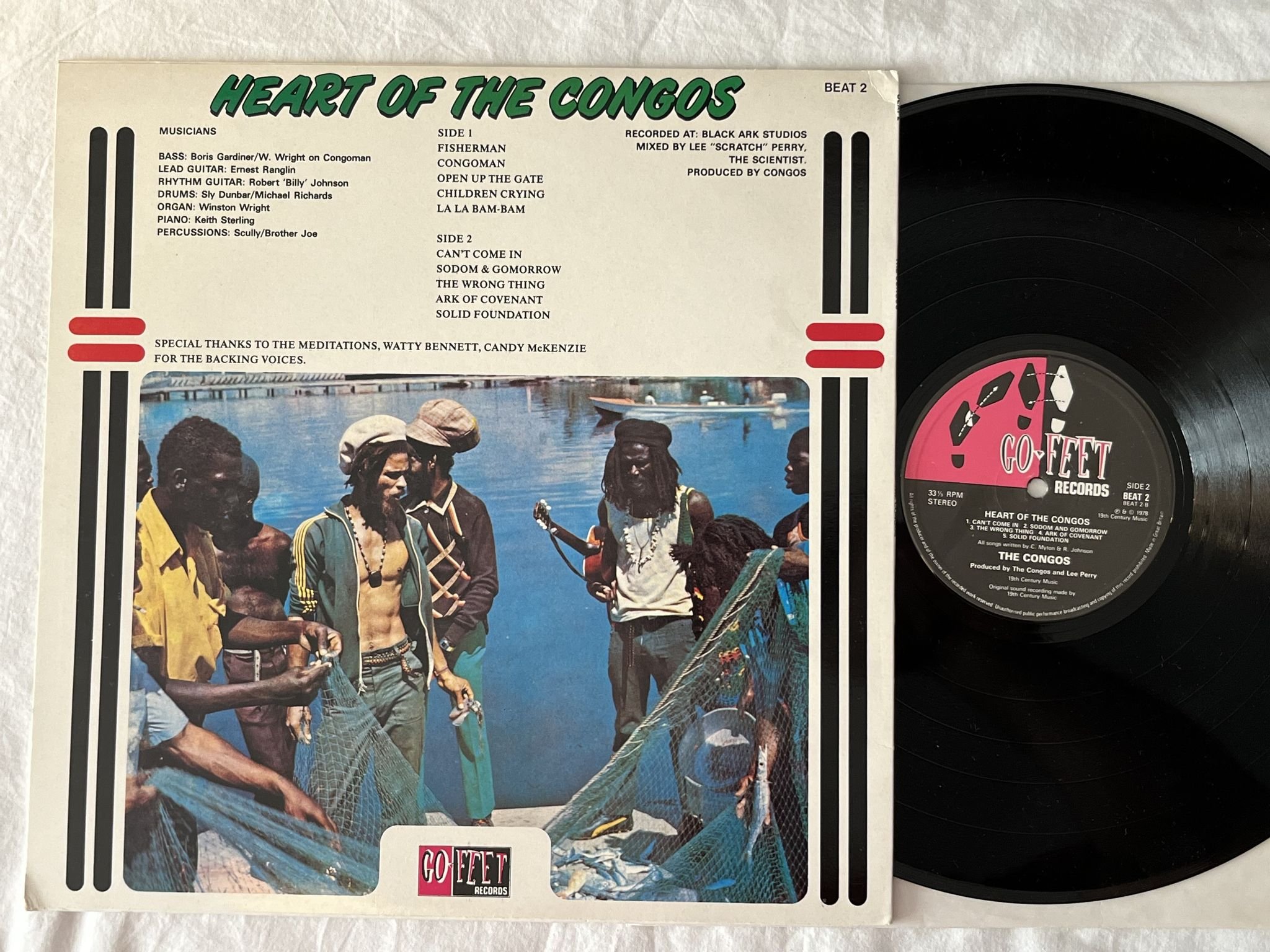 Omslagsbild för skivan THE CONGOS heart of the congos LP -8? UK GO FEET BEAT 2 *** CLASSIC ***