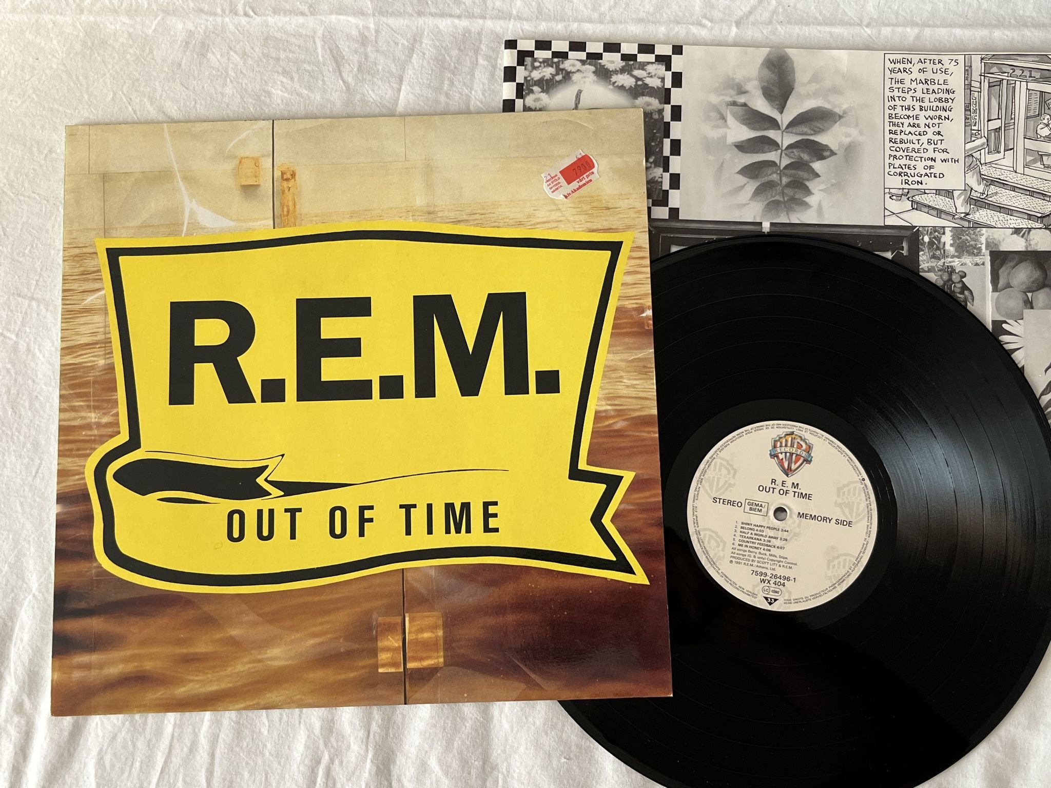 Omslagsbild för skivan R.E.M. out of time LP -91 WARNER BROS 7599-26496-1