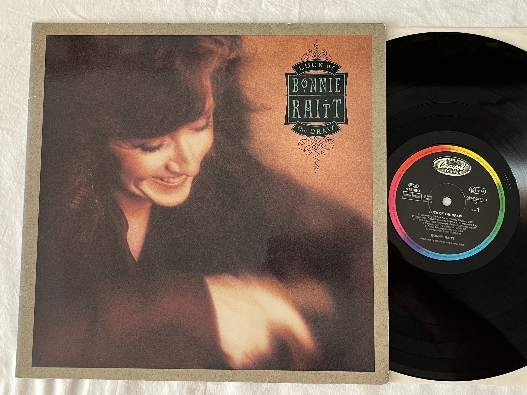 Omslagsbild för skivan BONNIE RAITT Luck Of The Draw LP -91 CAPITOL 064-7 96111 1