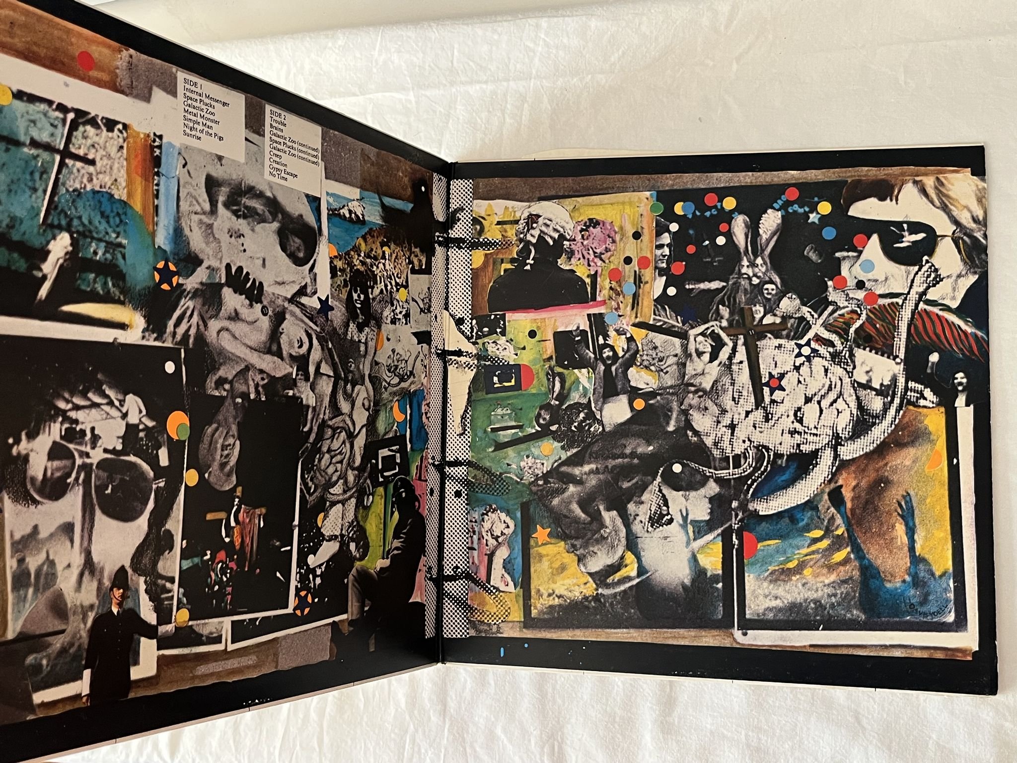 Omslagsbild för skivan KINGDOM COME galactic zoo dossier LP -71 UK POLYDOR 2310130 *** poster ***