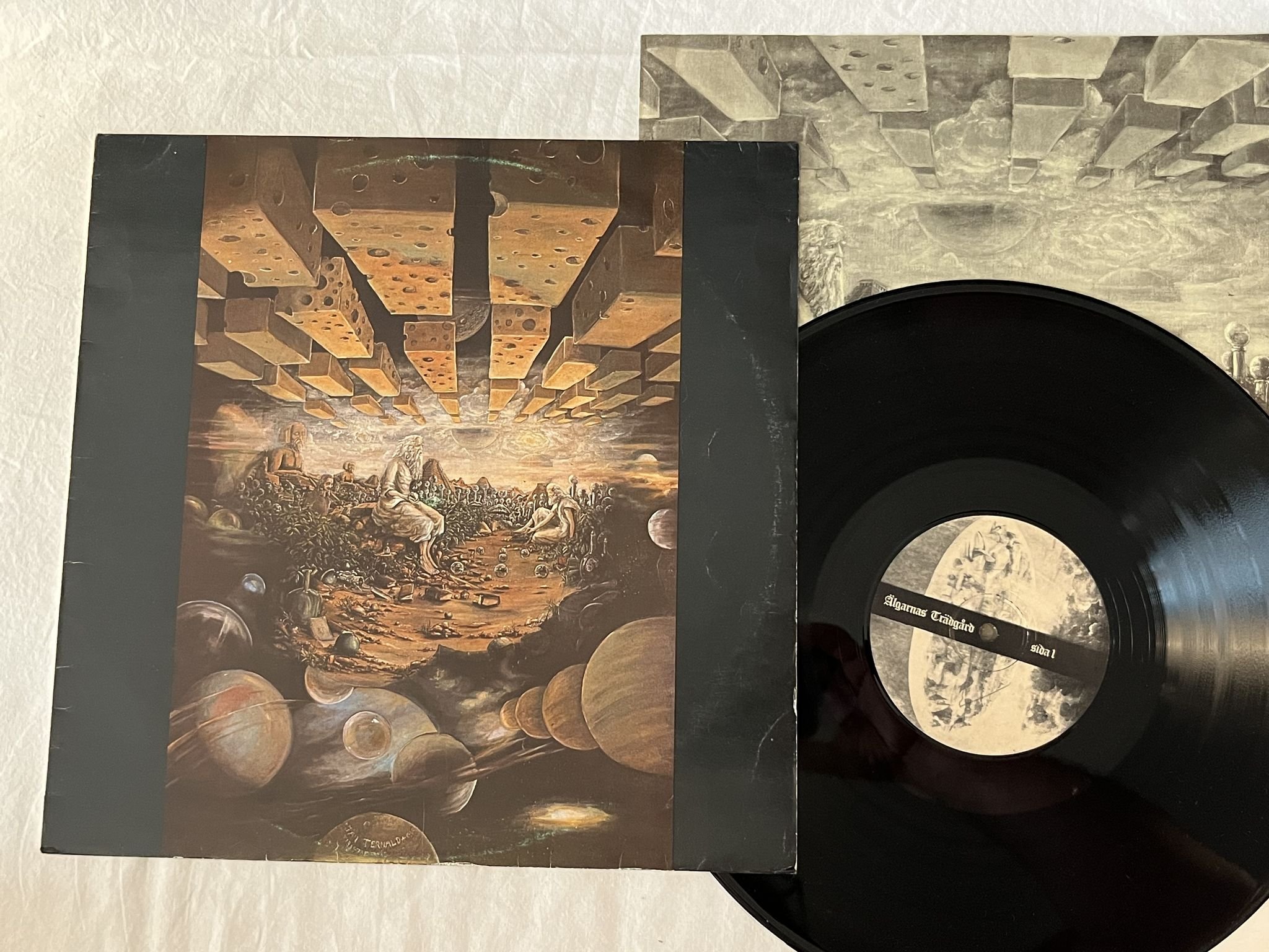 Omslagsbild för skivan ÄLGARNAS TRÄDGÅRD Framtiden Är Ett Svävande Skepp LP -72 SILENCE SRS 4611