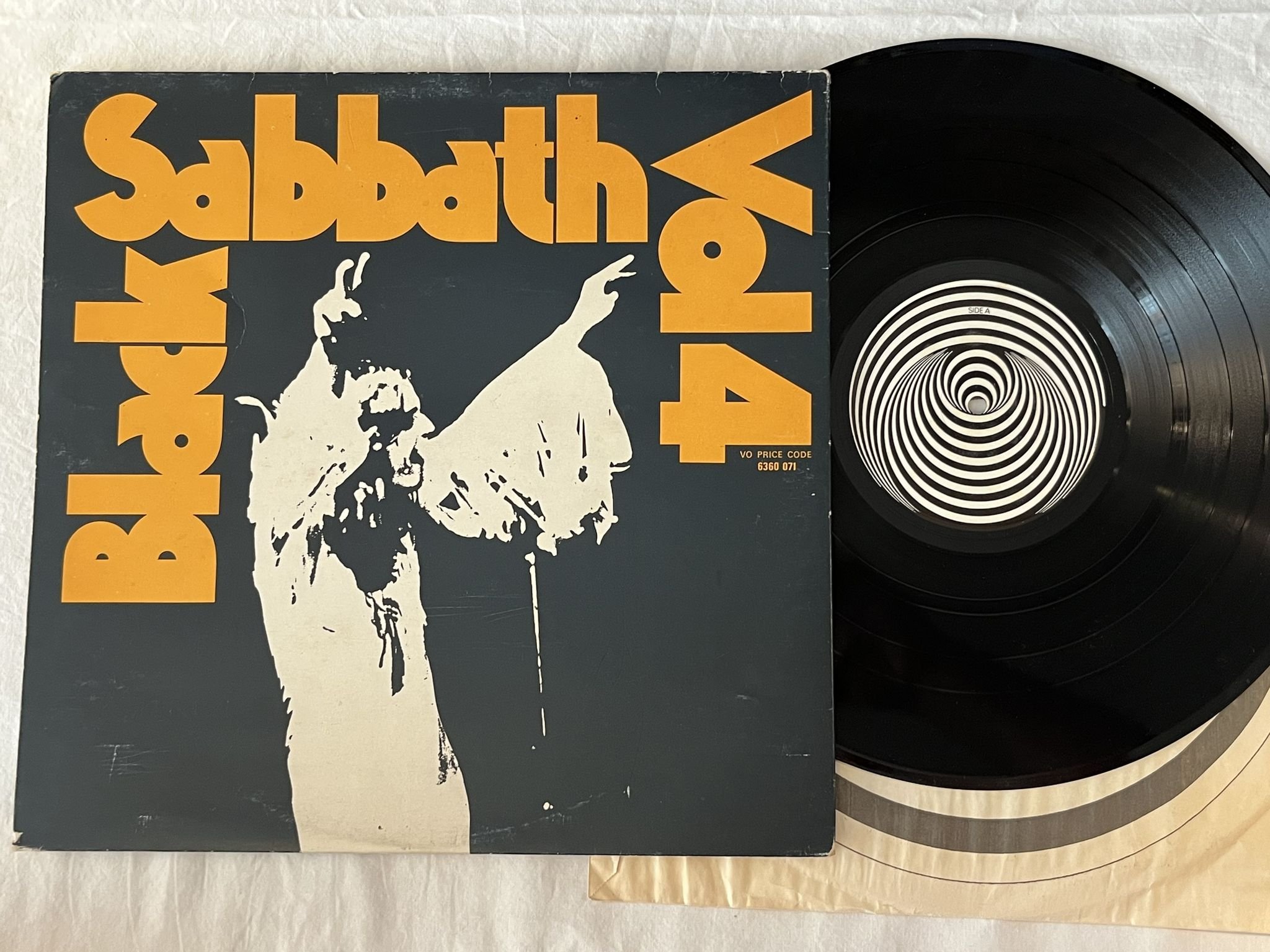 Omslagsbild för skivan BLACK SABBATH vol 4 LP -72 UK VERTIGO 6360071 *** INSERT ***