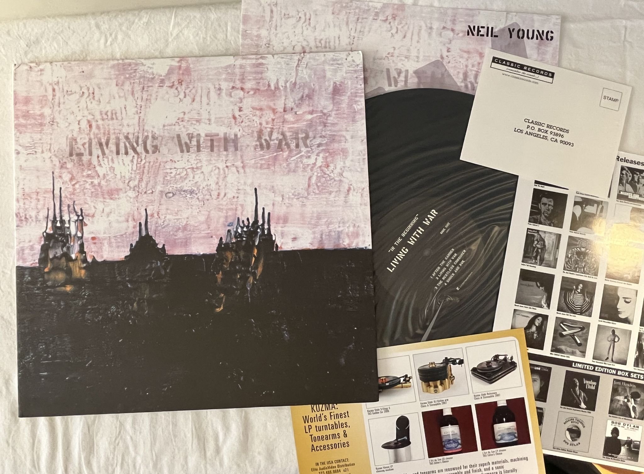 Omslagsbild för skivan NEIL YOUNG Living With War "In The Beginning" LP 2007 US CLASSIC CLS43265LP