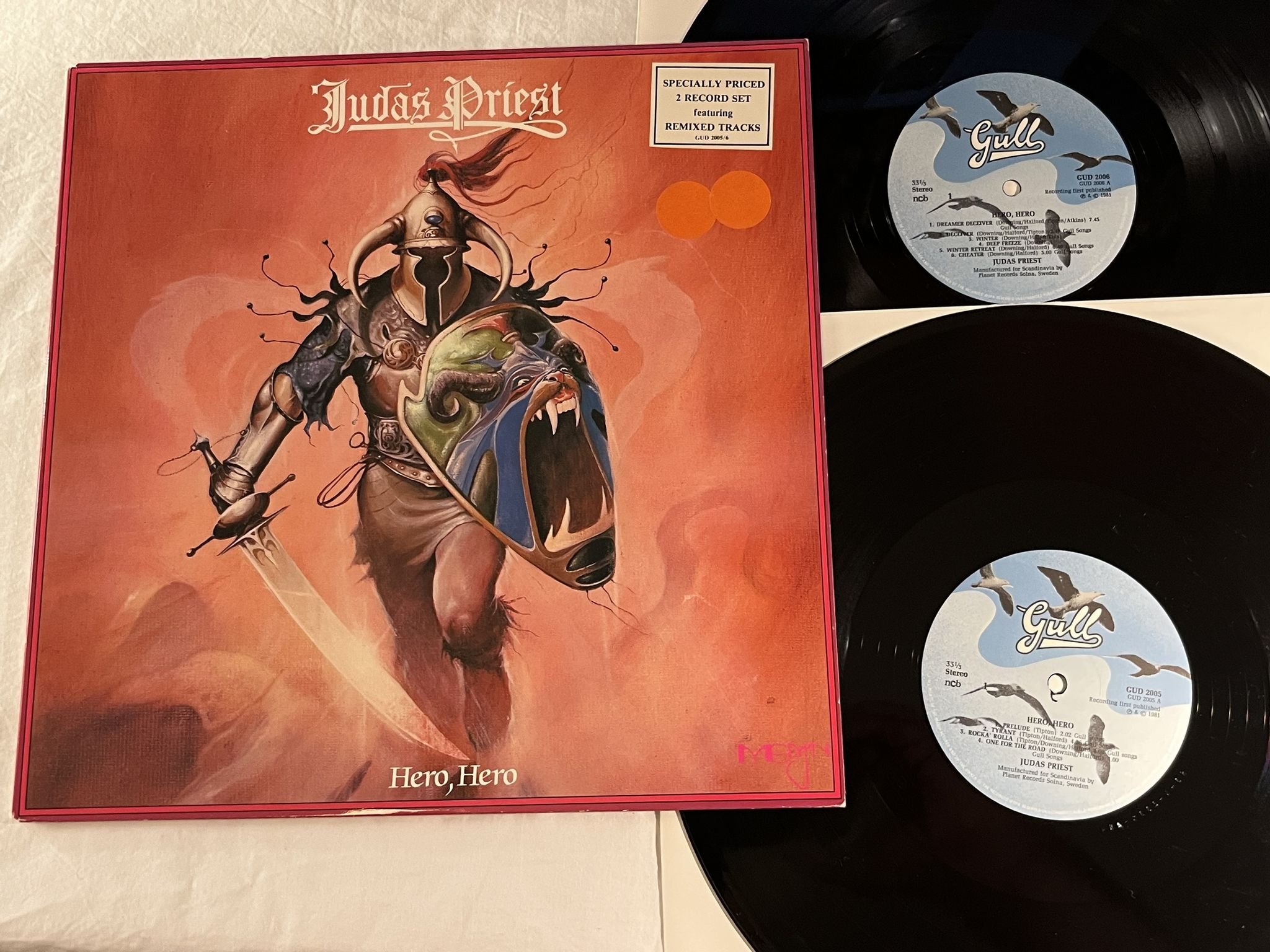 Omslagsbild för skivan JUDAS PRIEST hero hero 2xLP -81 ncb GULL GUD 2005/6