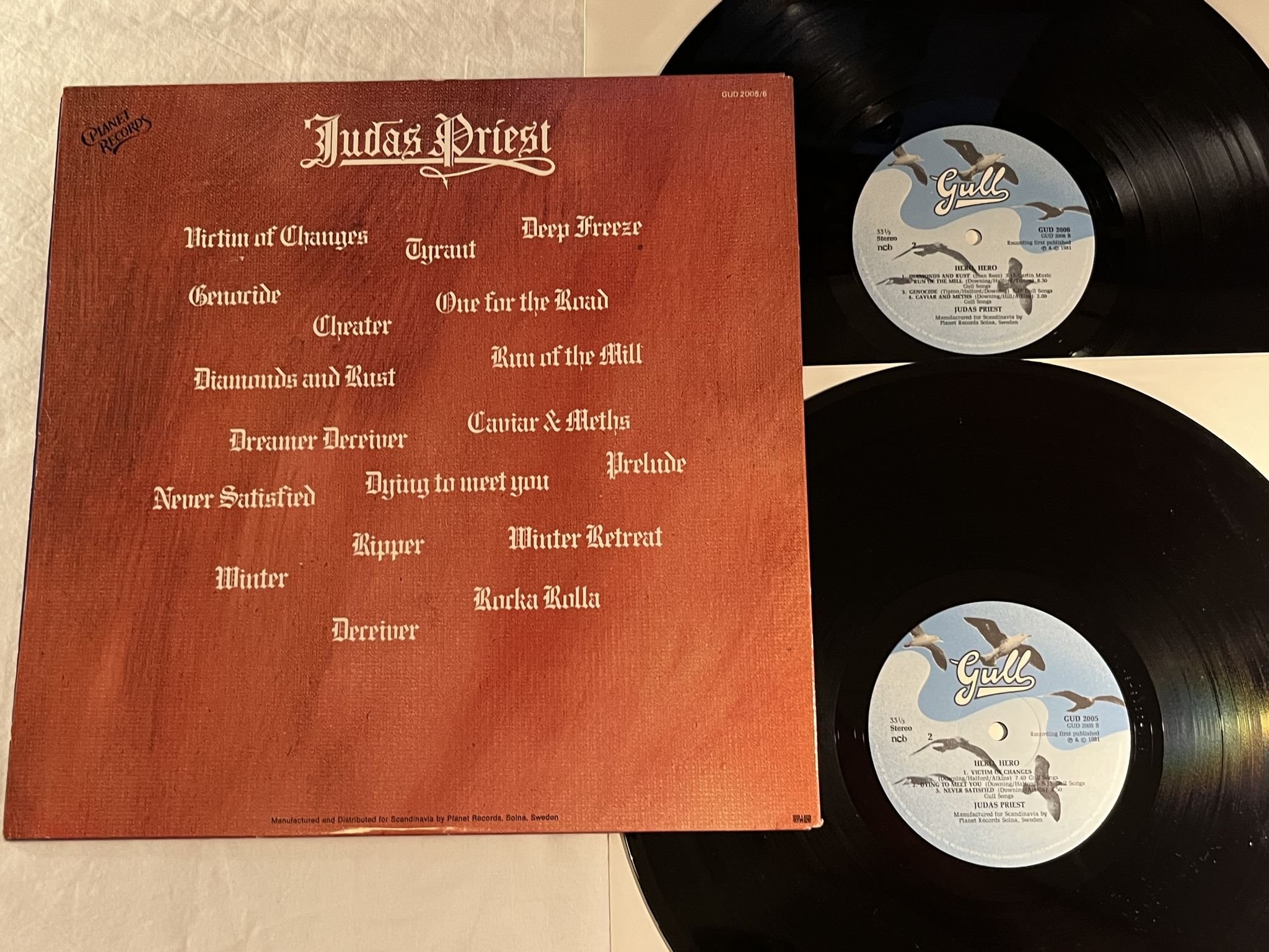 Omslagsbild för skivan JUDAS PRIEST hero hero 2xLP -81 ncb GULL GUD 2005/6