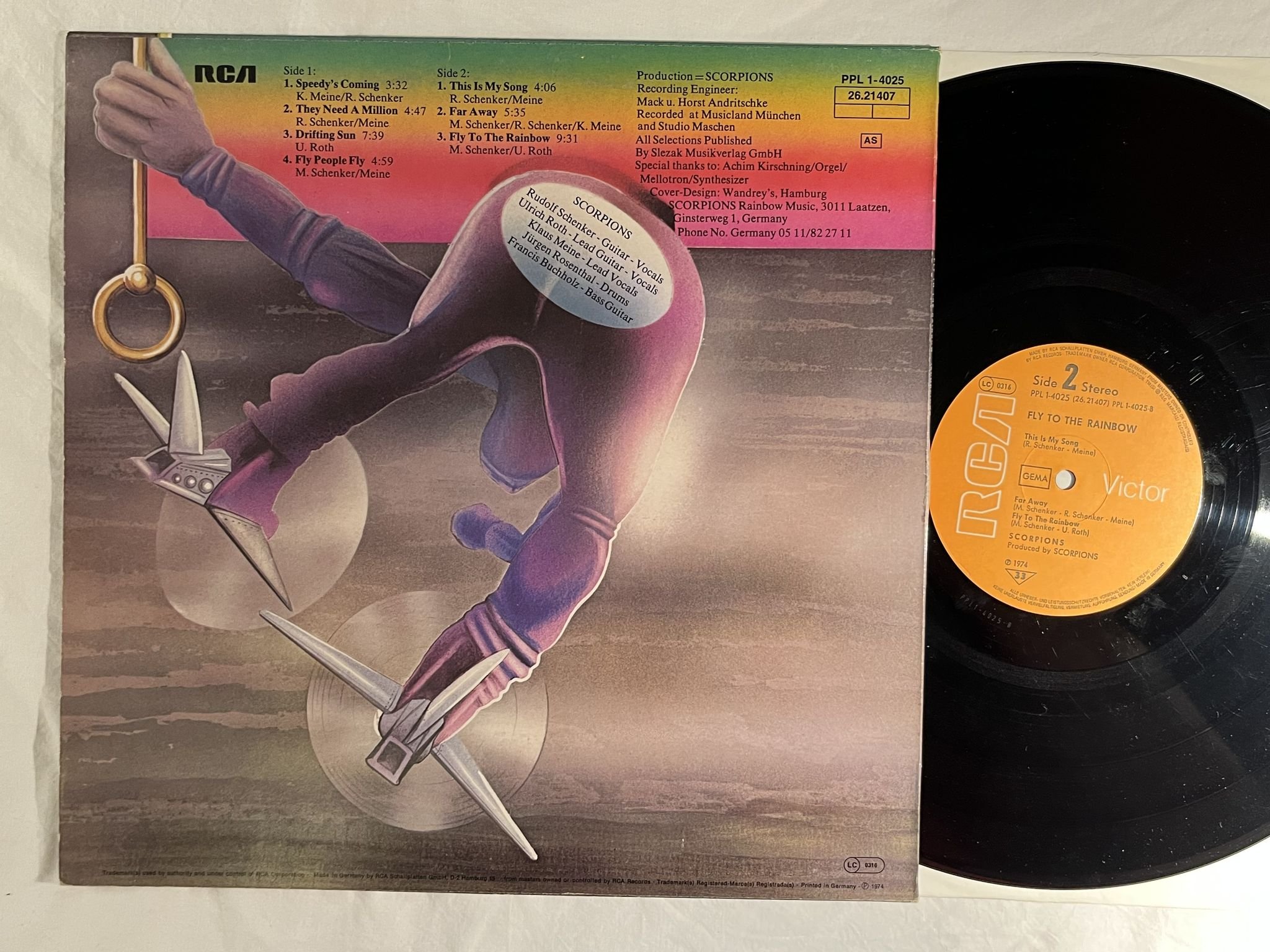 Omslagsbild för skivan SCORPIONS Fly To The Rainbow LP -74 Ger RCA PPL 1-4025