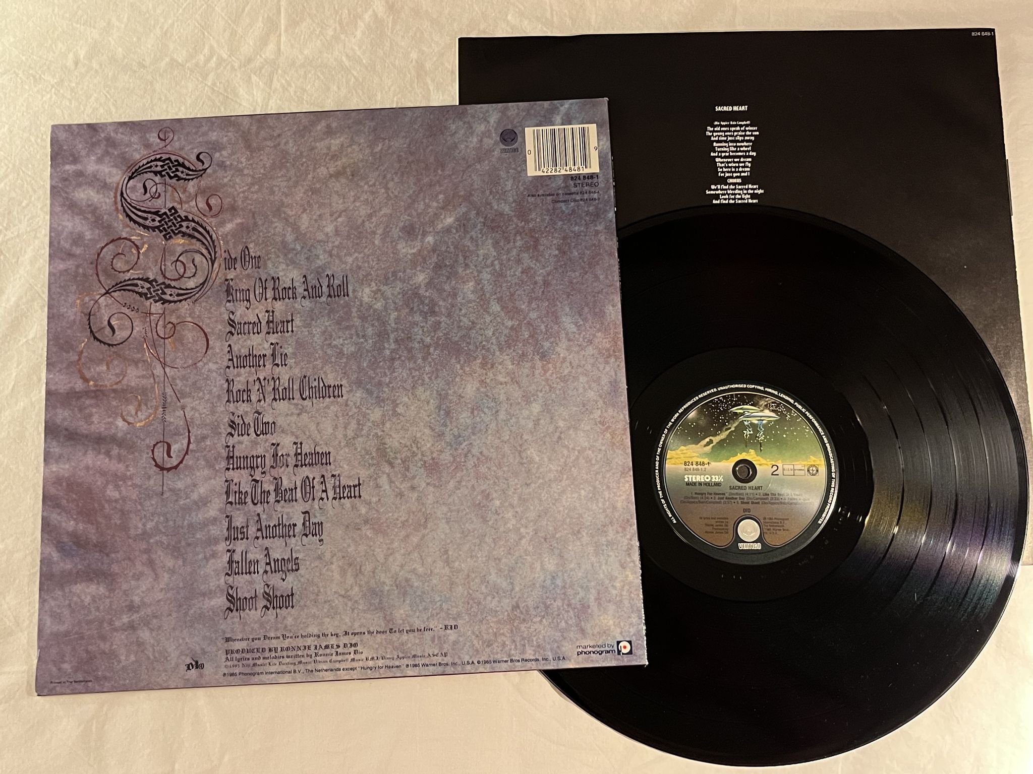 Omslagsbild för skivan DIO sacred heart LP -85 VERTIGO 824 848-1