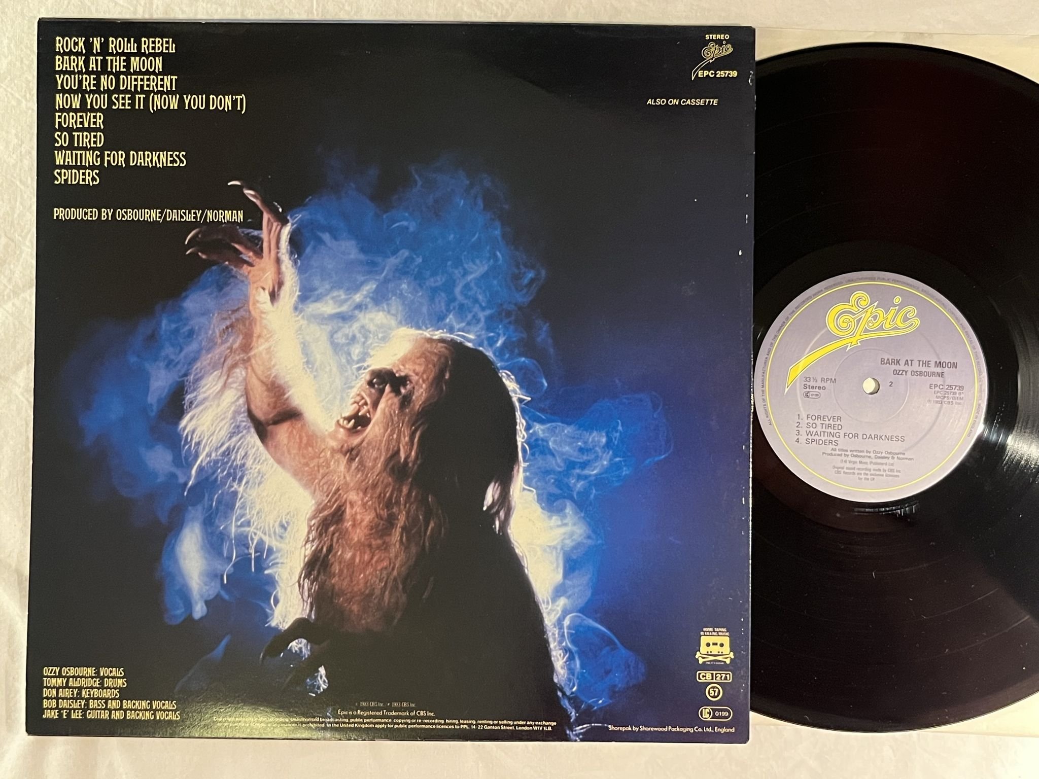 Omslagsbild för skivan OZZY OSBOURNE bark at the moon LP -83 UK EPIC EPC 25739
