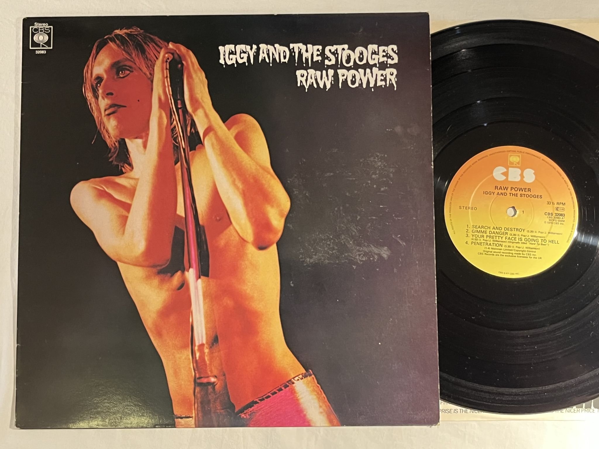 Omslagsbild för skivan IGGY AND THE STOOGES raw power LP UK CBS 32083 *** CLASSIC ***
